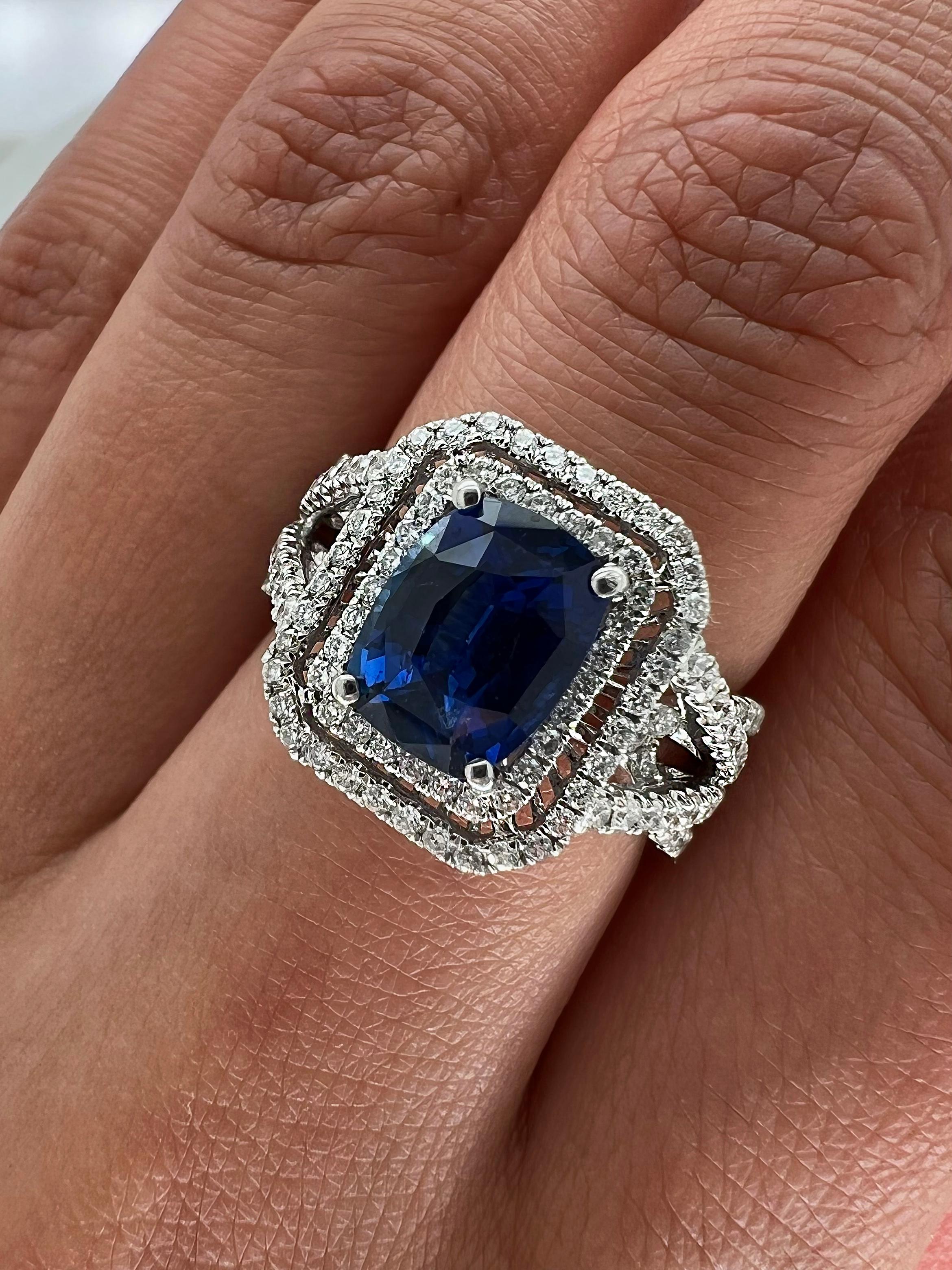 3.11 Total Carat Sapphire Diamond Engagement Ring In New Condition For Sale In New York, NY