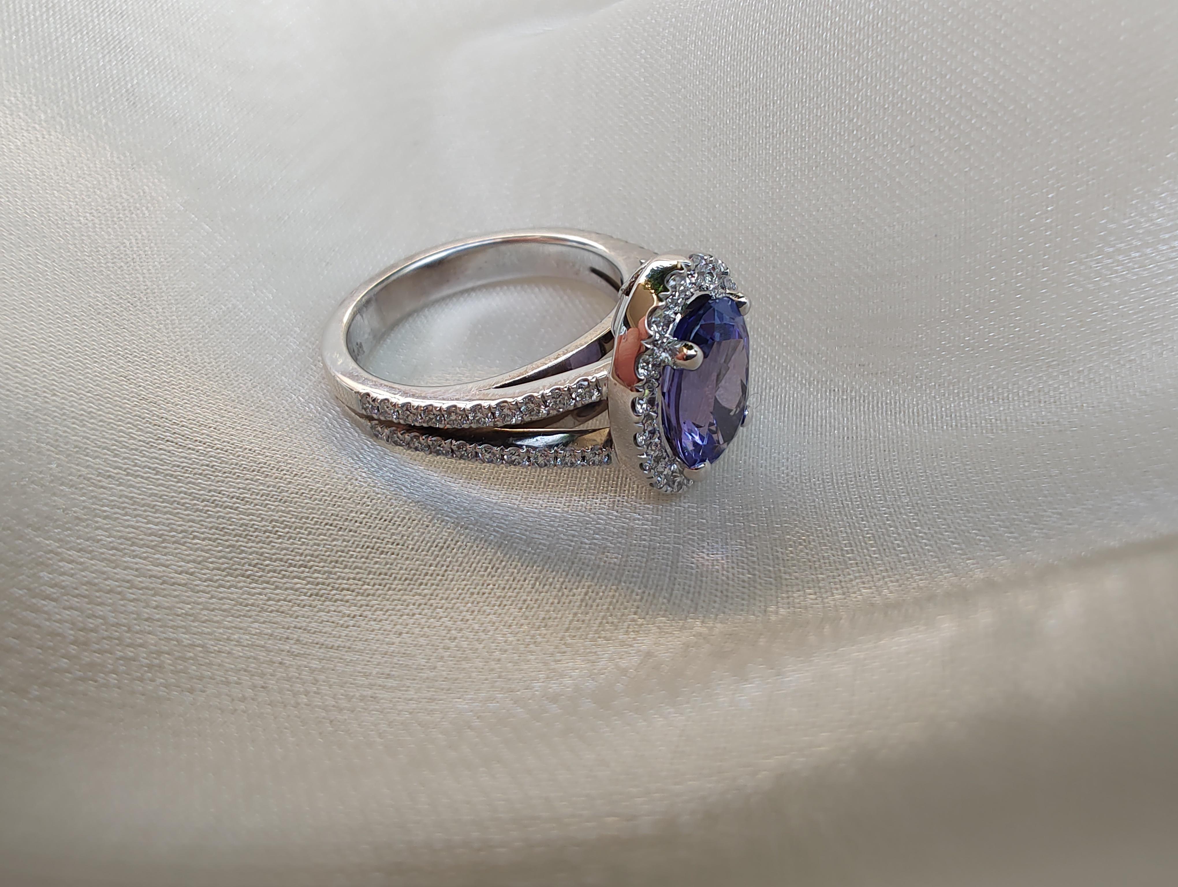 2.14 Carat Tanzanite and Diamond Cocktail Ring For Sale 2