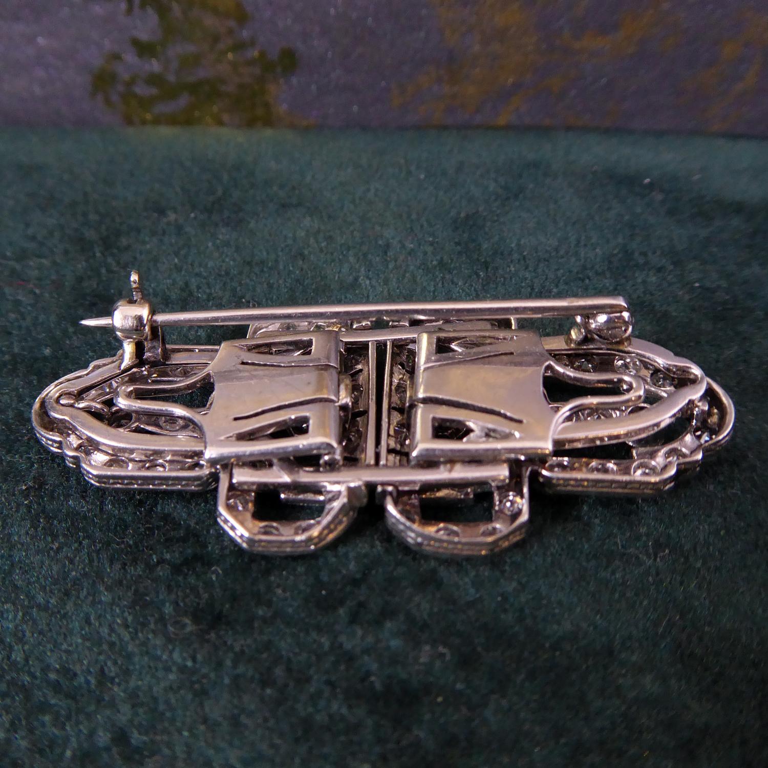 2.15 Carat Art Deco Diamond Double Clip Brooch Set in Platinum In Good Condition In Yorkshire, West Yorkshire