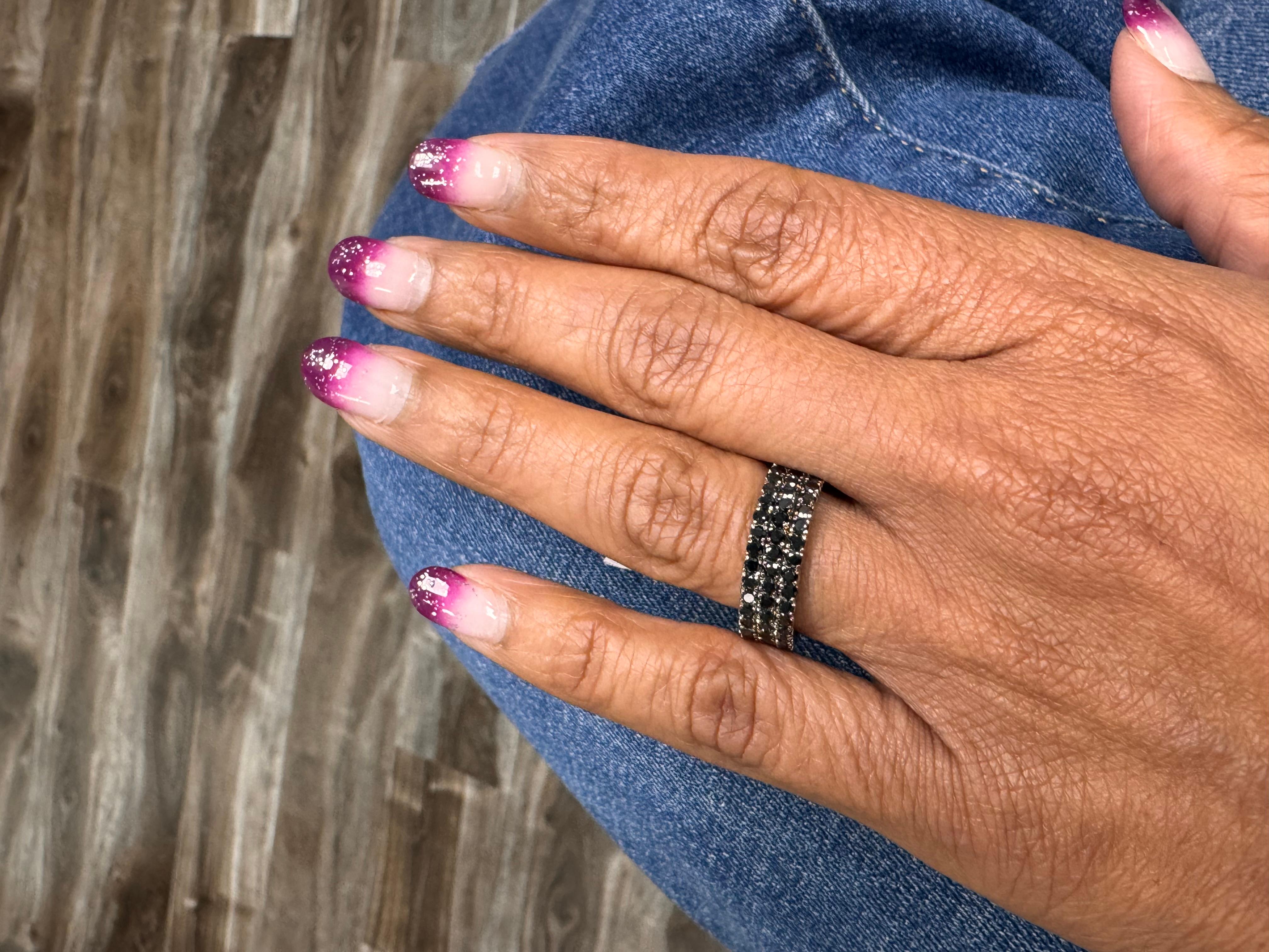 Bandeau en or blanc avec diamant noir de 2.15 carats en vente 1