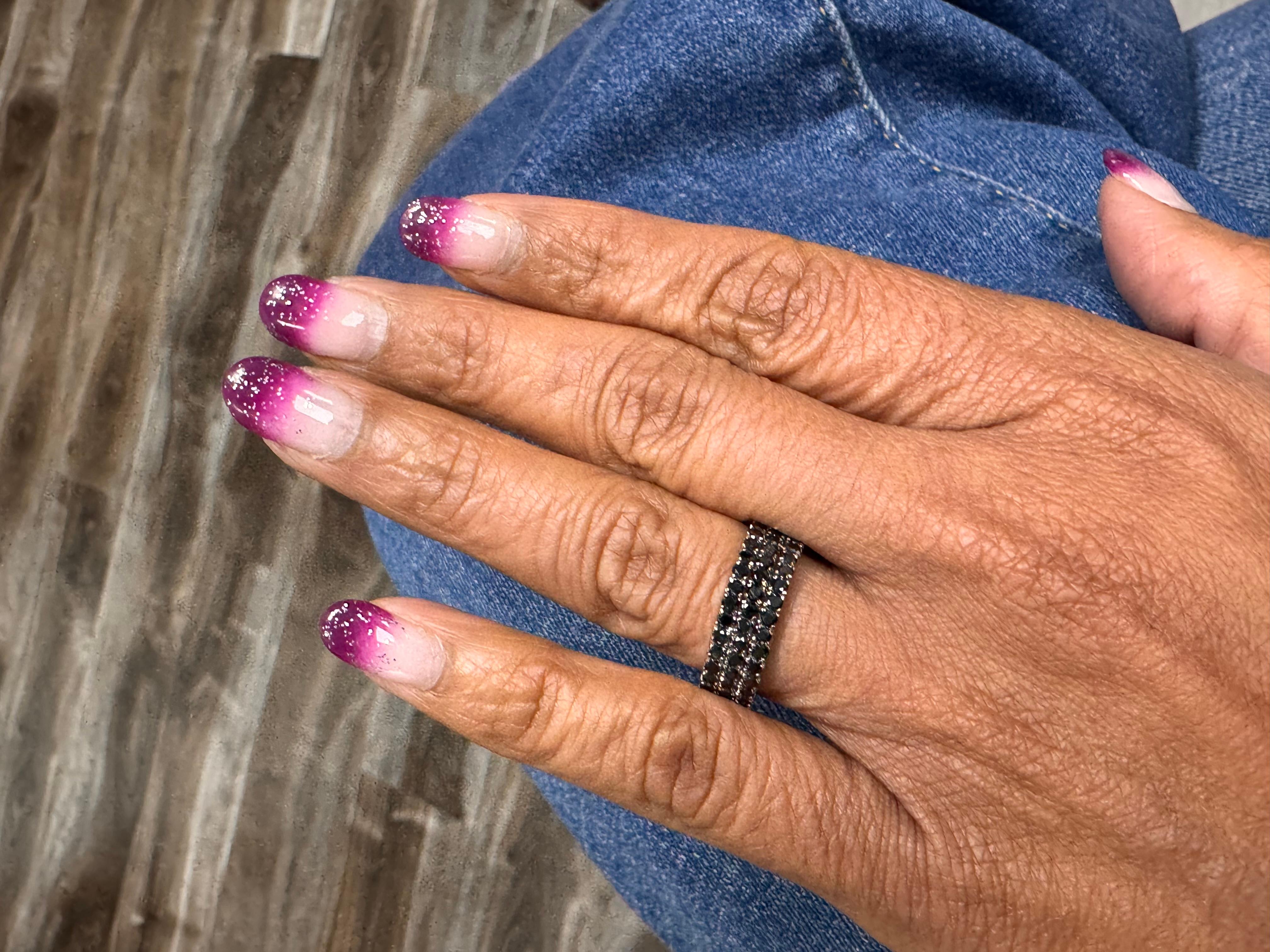 Bandeau en or blanc avec diamant noir de 2.15 carats en vente 2