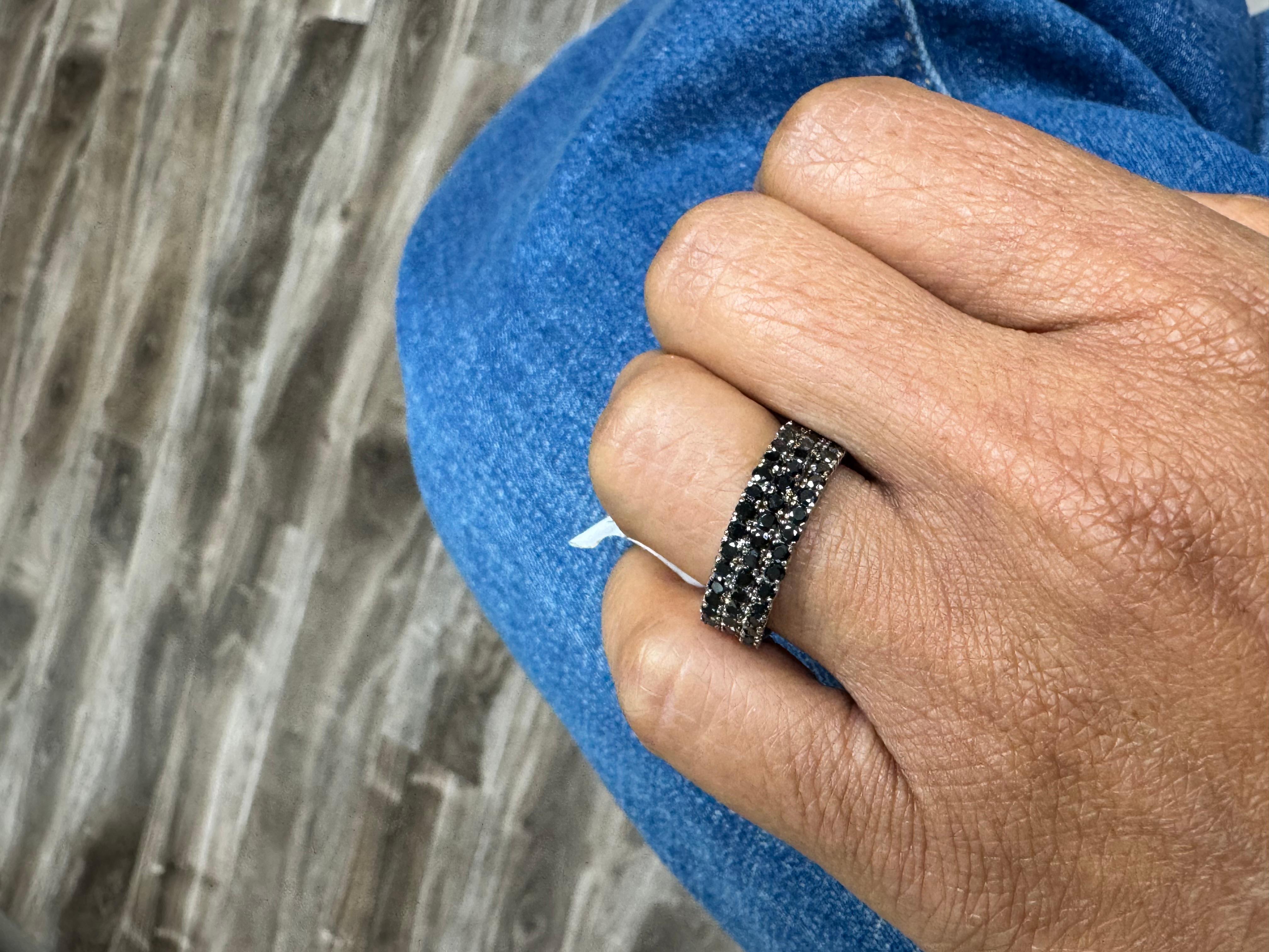 Bandeau en or blanc avec diamant noir de 2.15 carats en vente 3