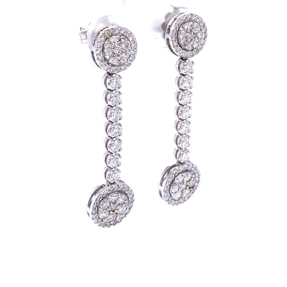 Contemporain Boucles d'oreilles pendantes en or blanc 14 carats avec diamants de 2,15 carats en vente
