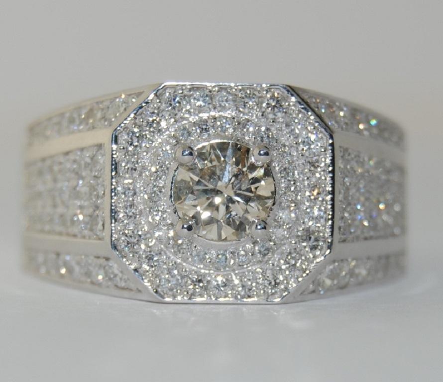 Round Cut 2.15 Carat Diamond Men's Ring, 14 Karat White Gold For Sale