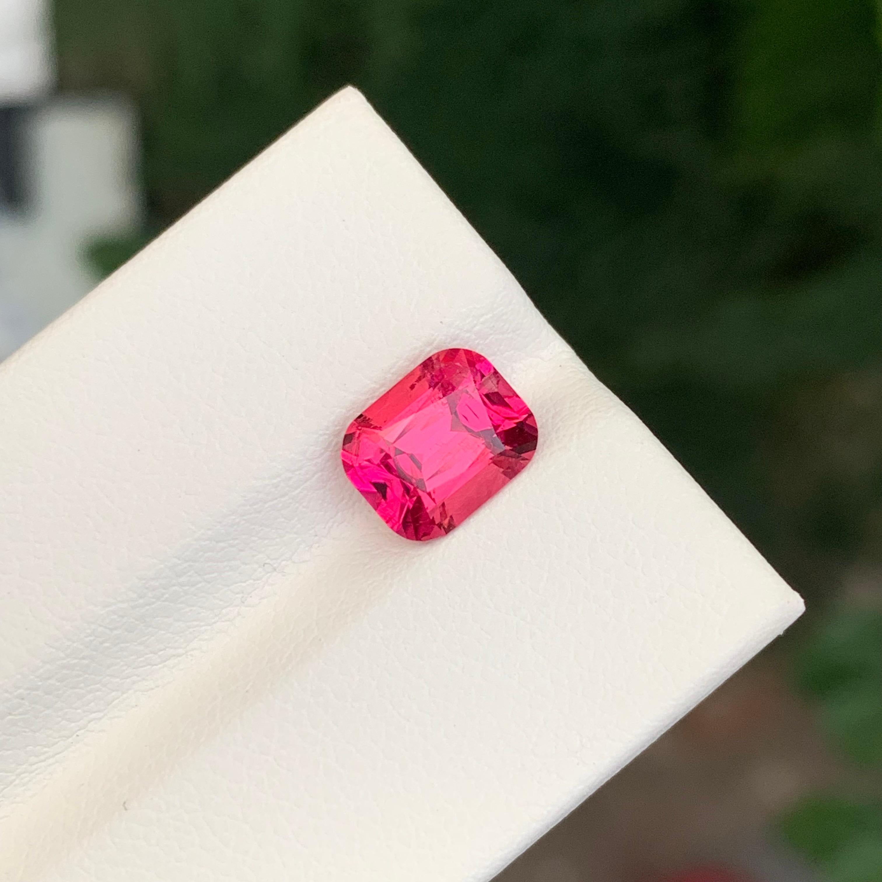 Taglio cuscino 2.15 carati di eccellente tormalina rubellite sfaccettata a forma di cuscino in vendita