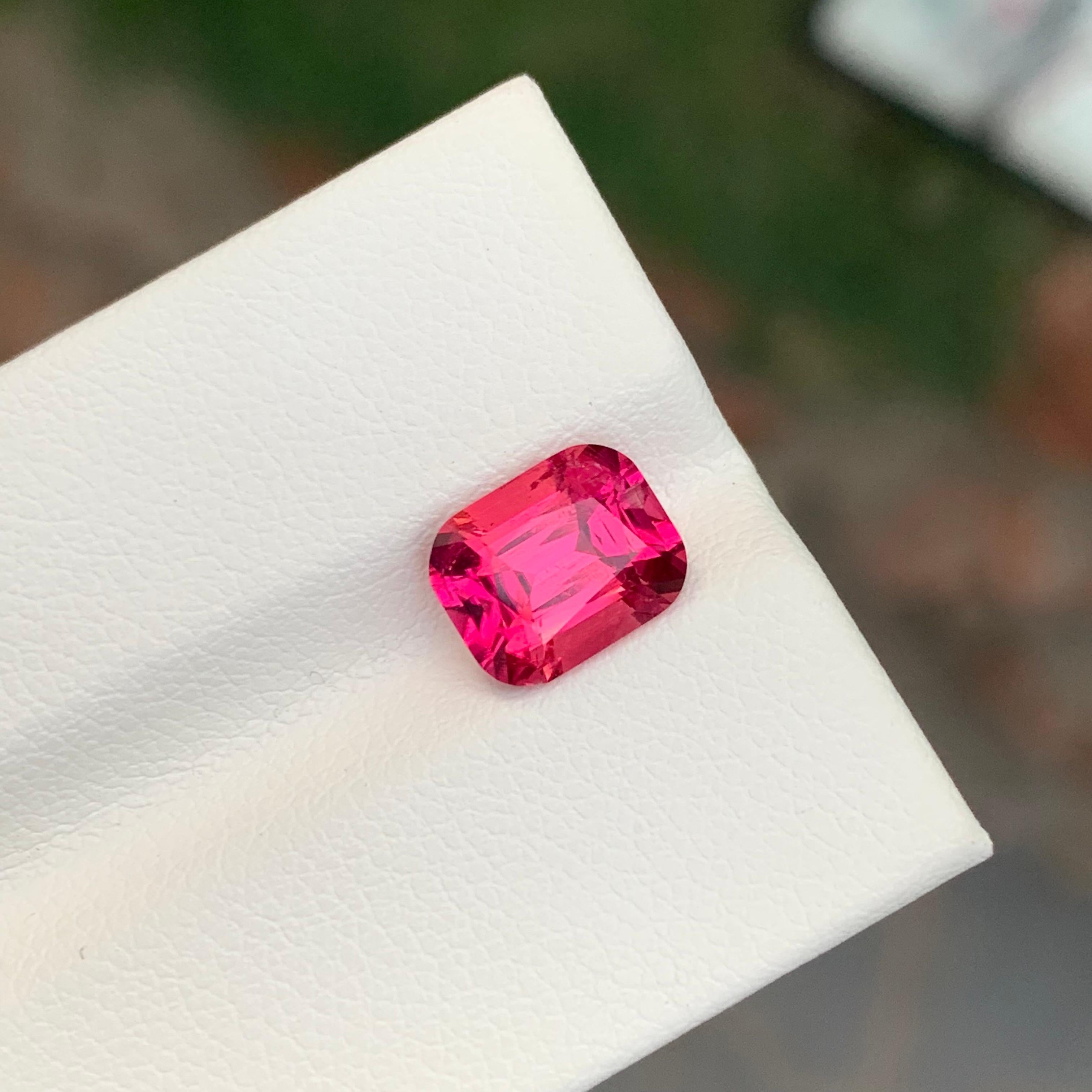 da uomo o donna 2.15 carati di eccellente tormalina rubellite sfaccettata a forma di cuscino in vendita