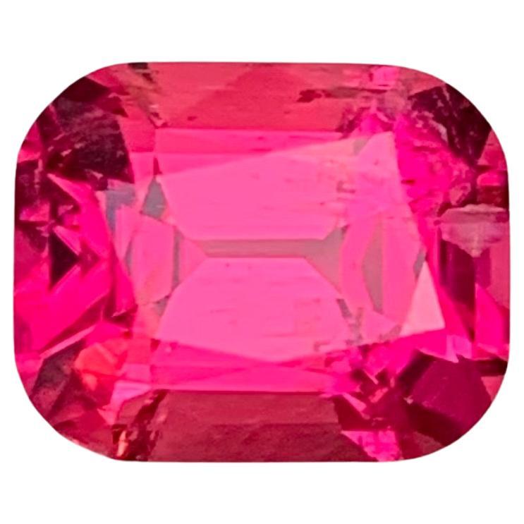 2.15 carati di eccellente tormalina rubellite sfaccettata a forma di cuscino in vendita