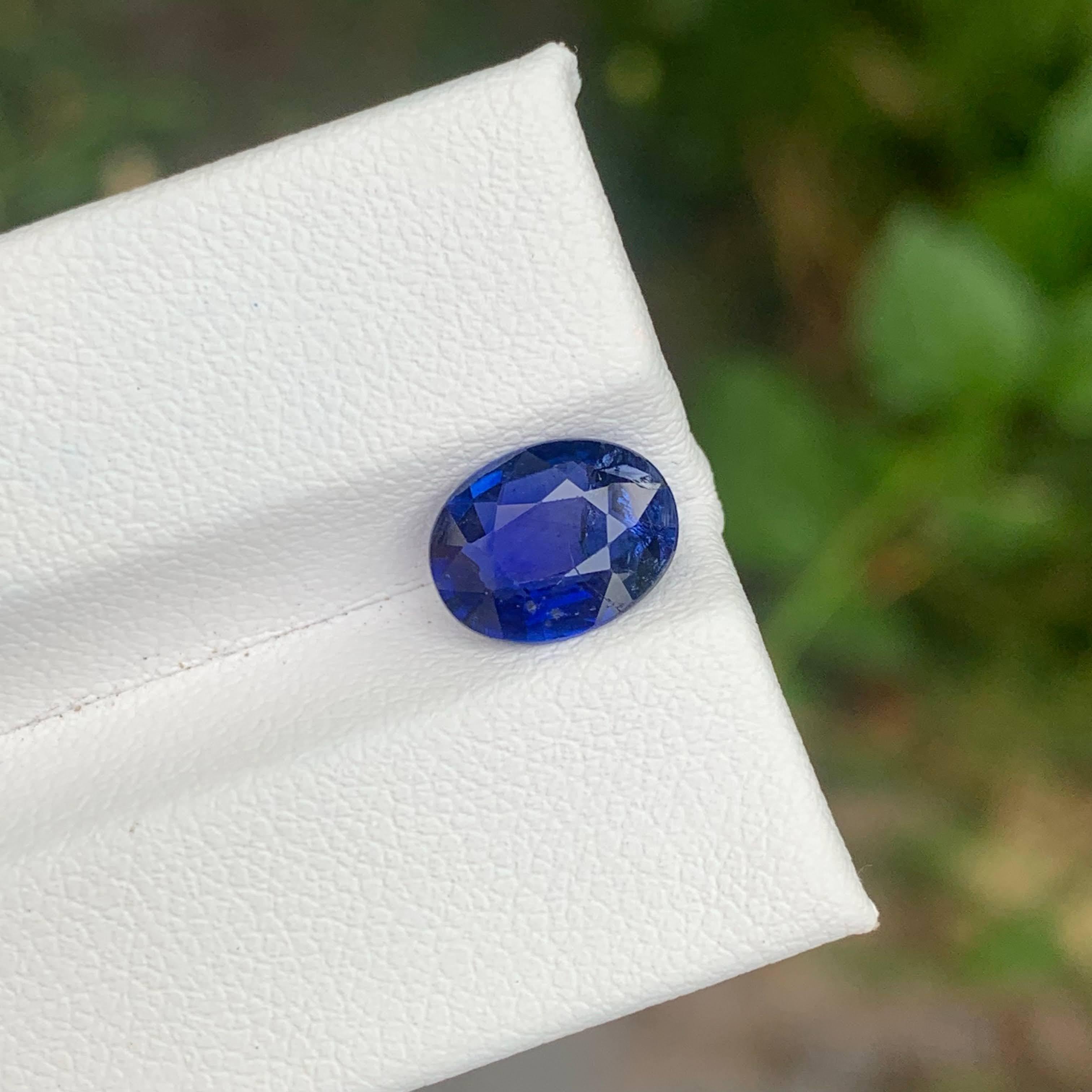 Gewicht 2,15 Karat
Abmessungen 9,4x7,2x3,4 mm
Behandlung Beheizt
Herkunft Madagaskar
Klarheit  SI
Form Oval
Schliff Facettiert
NA


Dieser natürliche blaue Saphir mit einem Gewicht von 2,15 Karat ist ein atemberaubender Edelstein, der einen satten