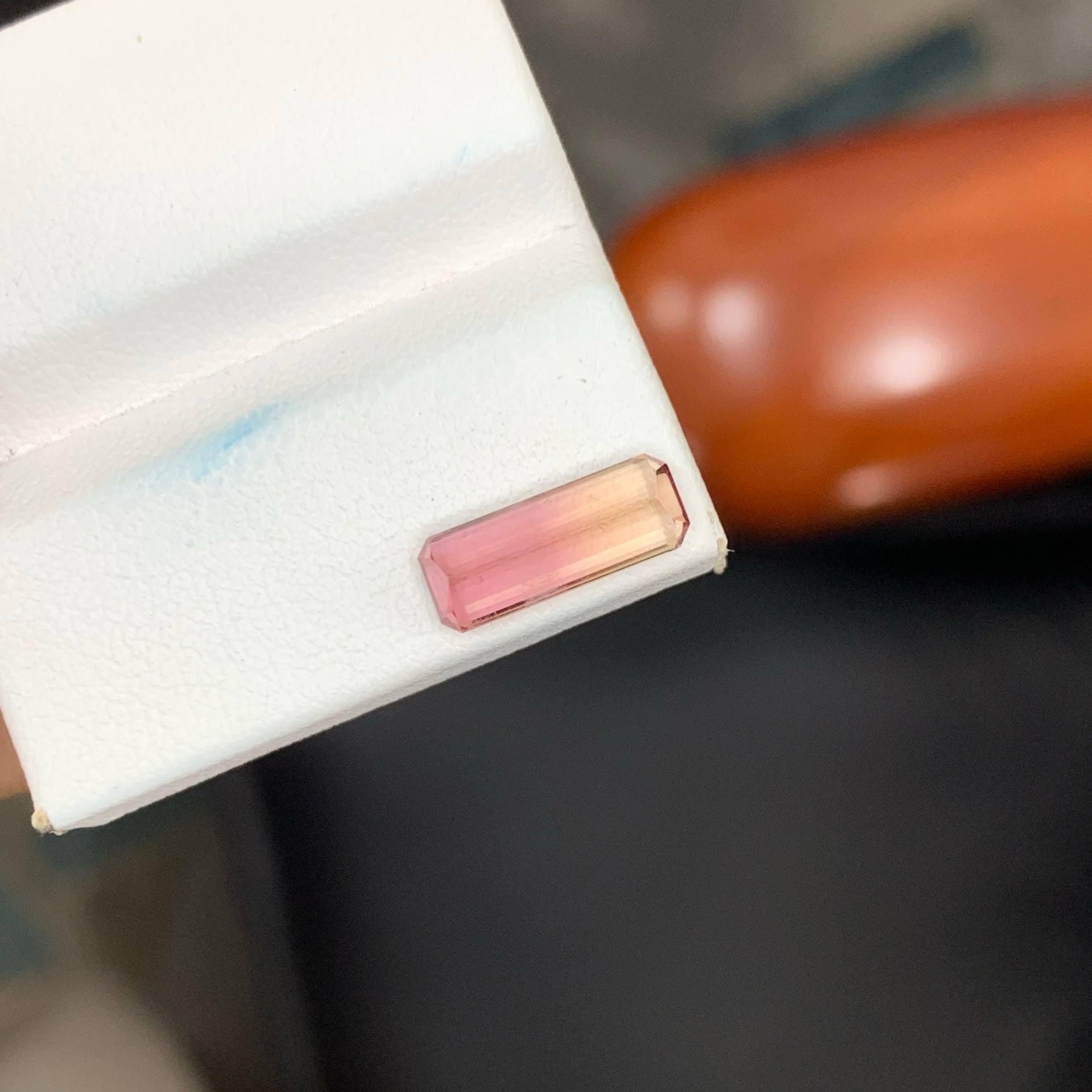 Femenino o masculino 2.15 quilates de turmalina bicolor natural suelta talla esmeralda gema africana en venta