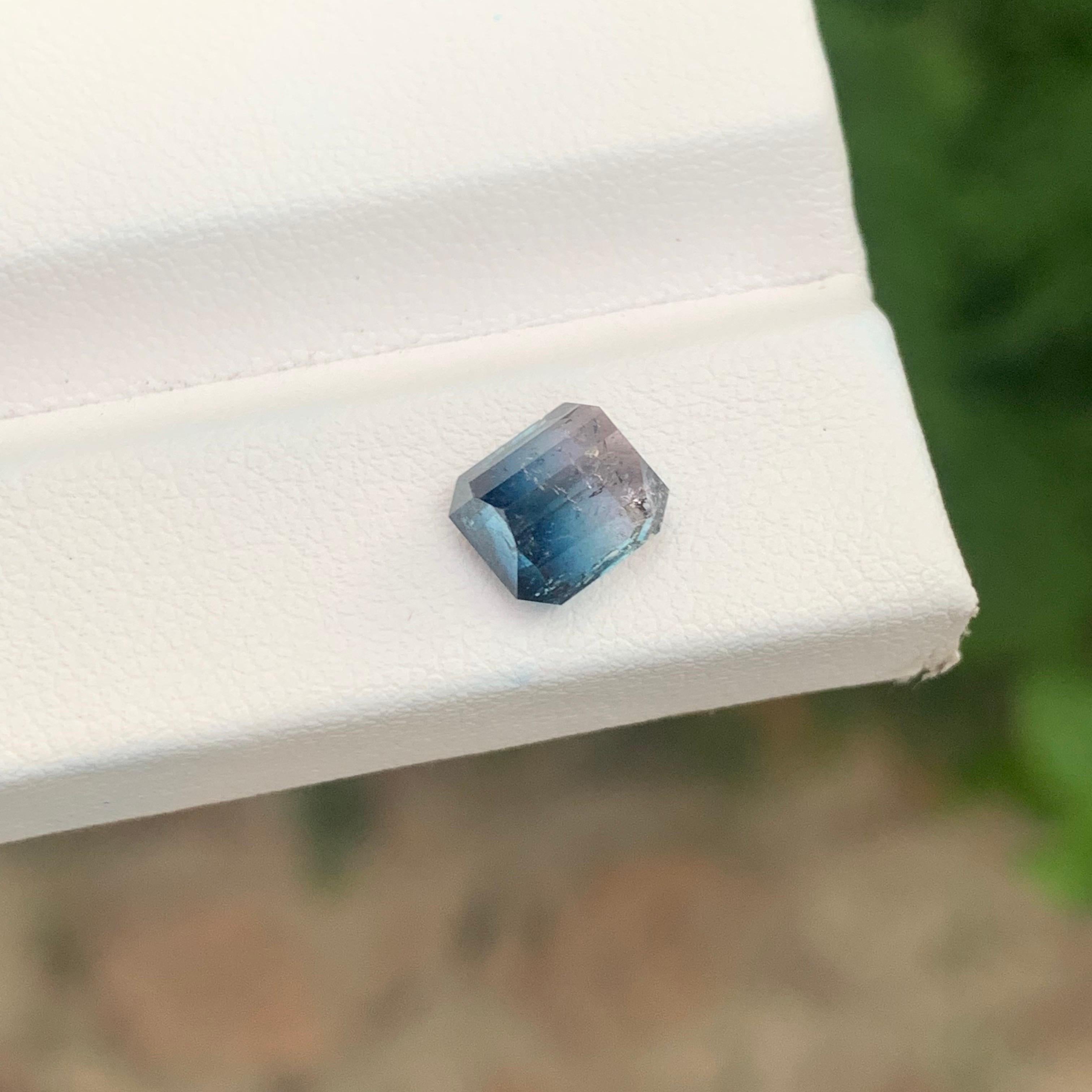 2.15 carati di tormalina bicolore naturale sfusa a forma di smeraldo in vendita 1