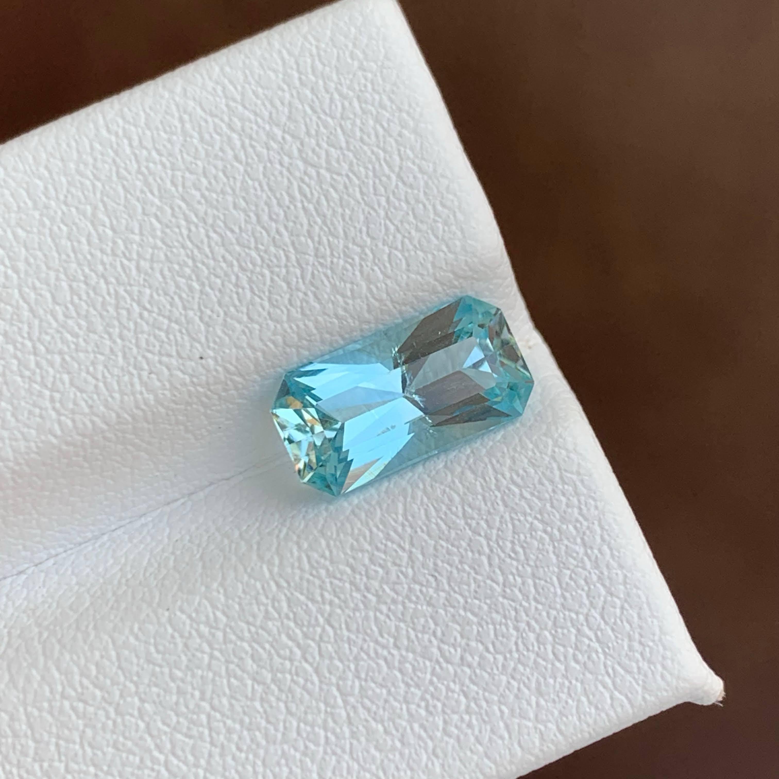 2.15 Carat Natural Loose Blue Aquamarine Stone Custom Precision Cut from Africa In New Condition For Sale In Bangkok, TH