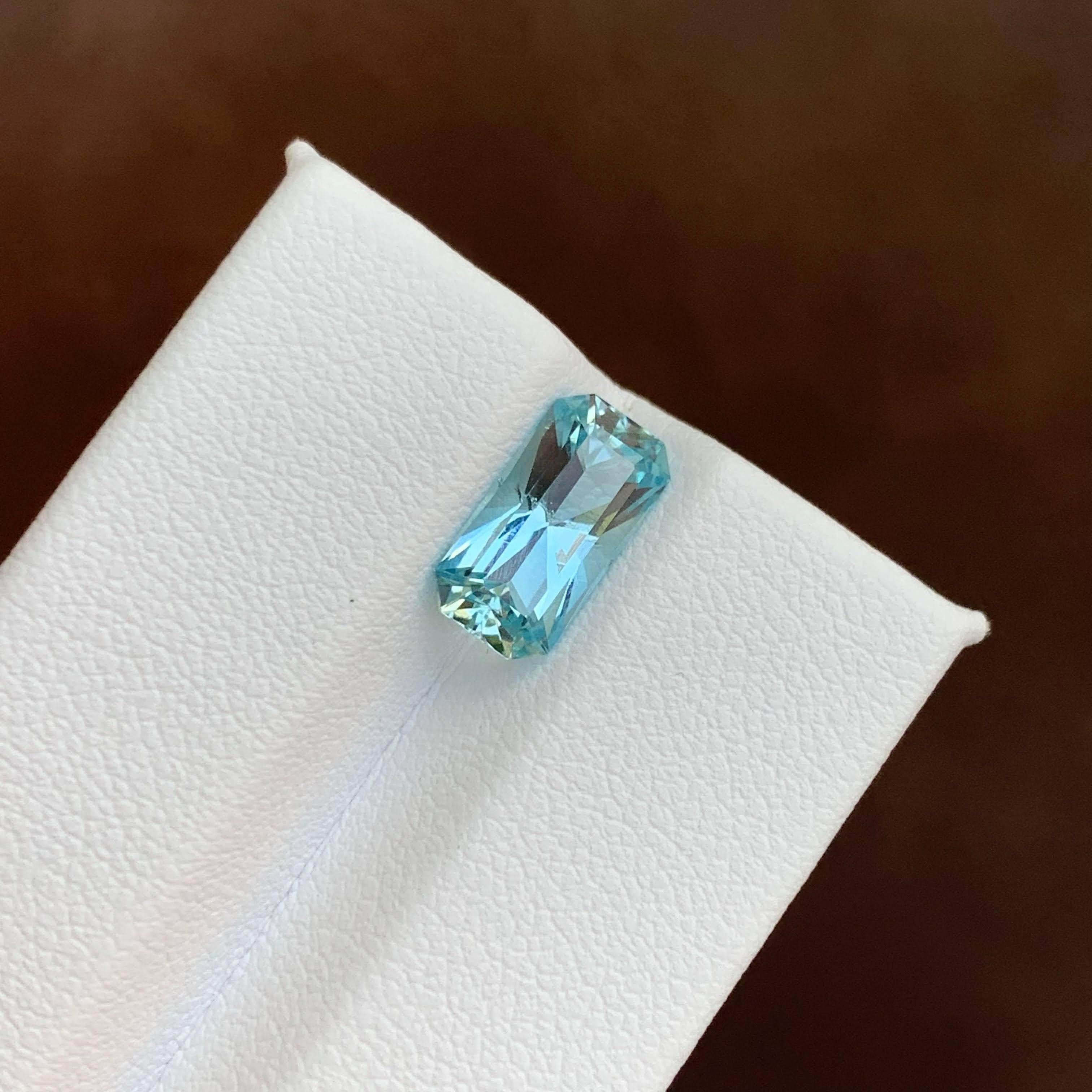2.15 Carat Natural Loose Blue Aquamarine Stone Custom Precision Cut from Africa For Sale 1