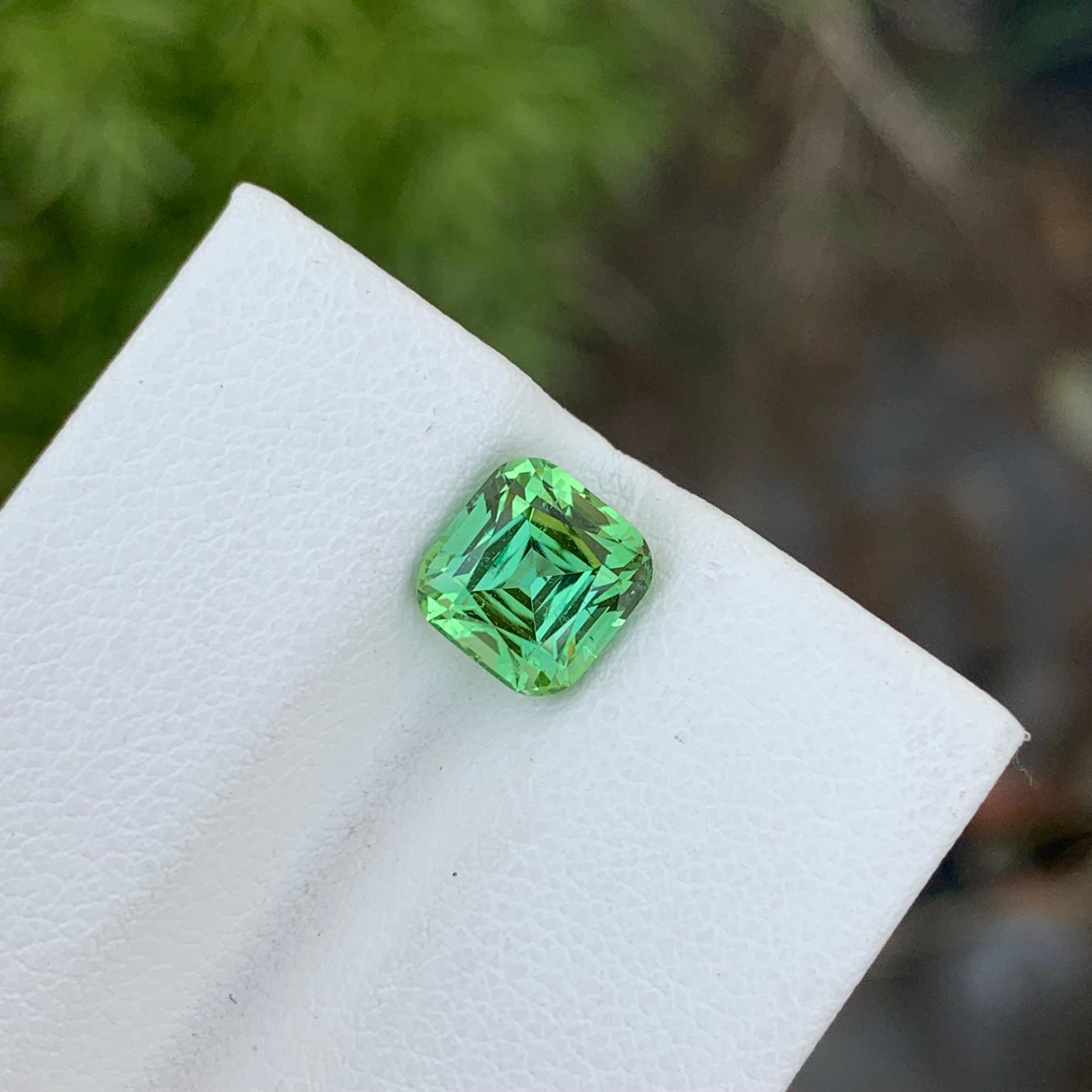Arts and Crafts 2.15 Carat Natural Loose Green Tourmaline Cushion Shape Gem For Jewellery Making en vente