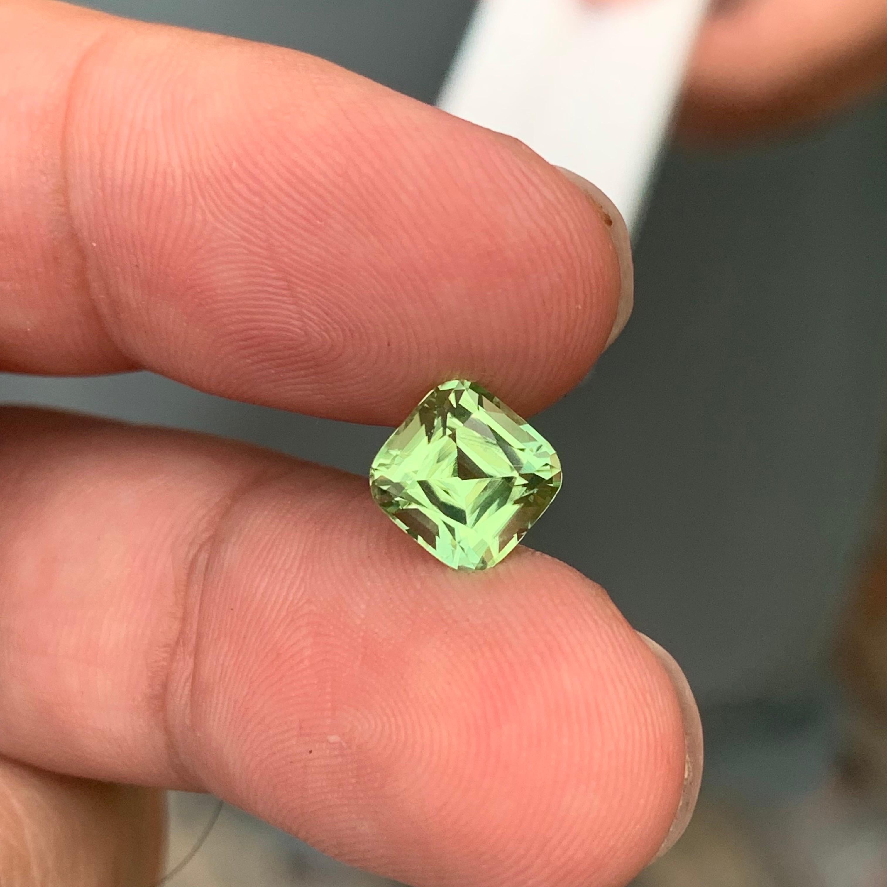Taille coussin 2.15 Carat Natural Loose Green Tourmaline Cushion Shape Gemstone (Tourmaline verte en forme de coussin) en vente