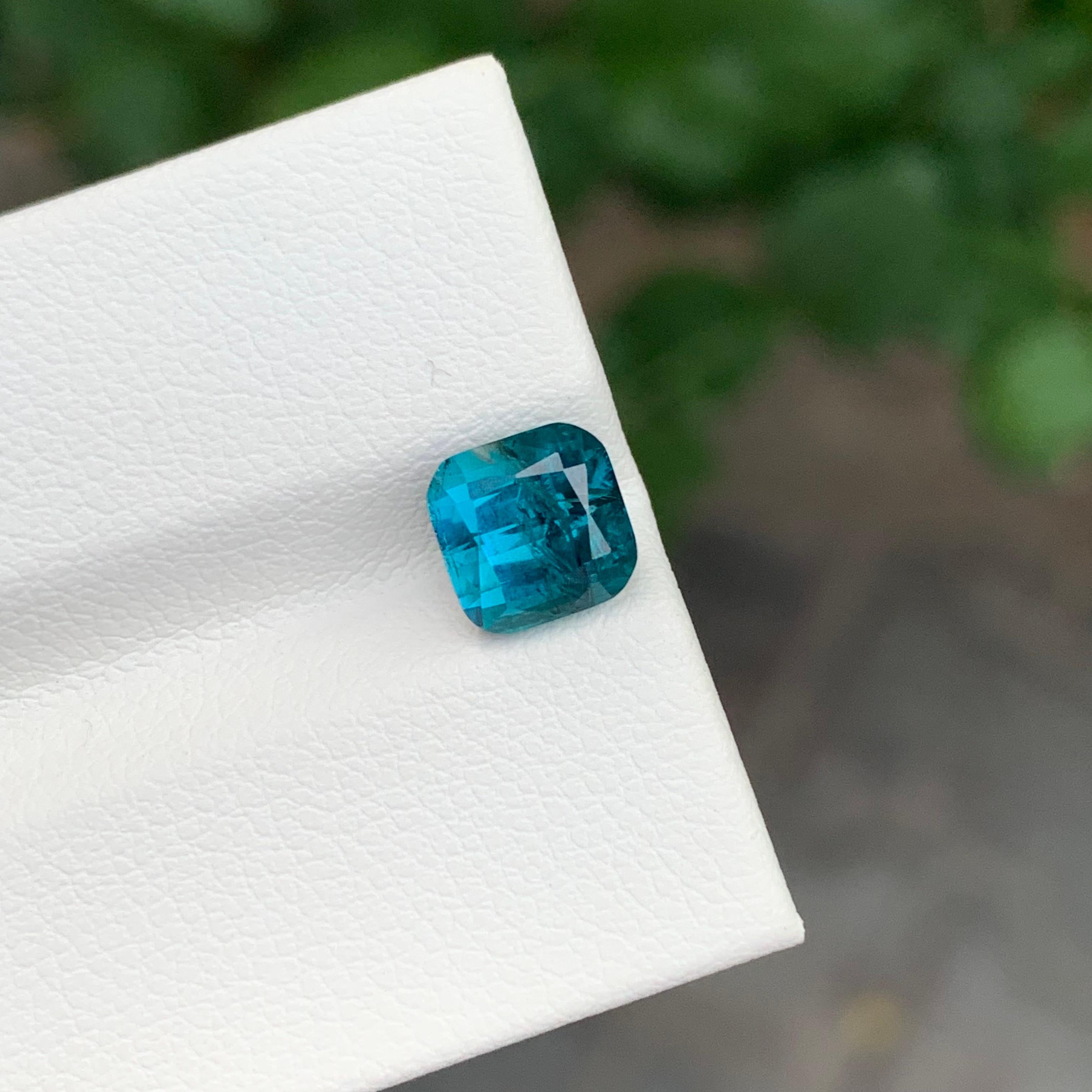 Arts and Crafts Pierre précieuse tourmaline indicolite naturelle non sertie de 2,15 carats de forme carrée en vente