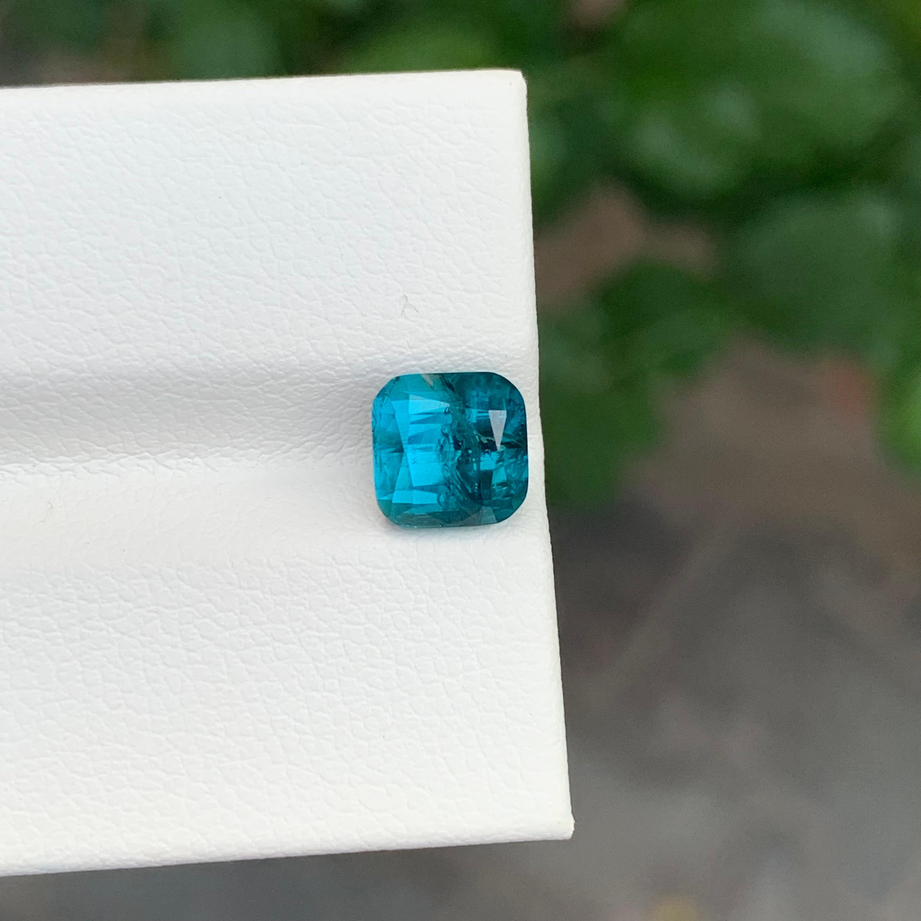 Taille carrée Pierre précieuse tourmaline indicolite naturelle non sertie de 2,15 carats de forme carrée en vente