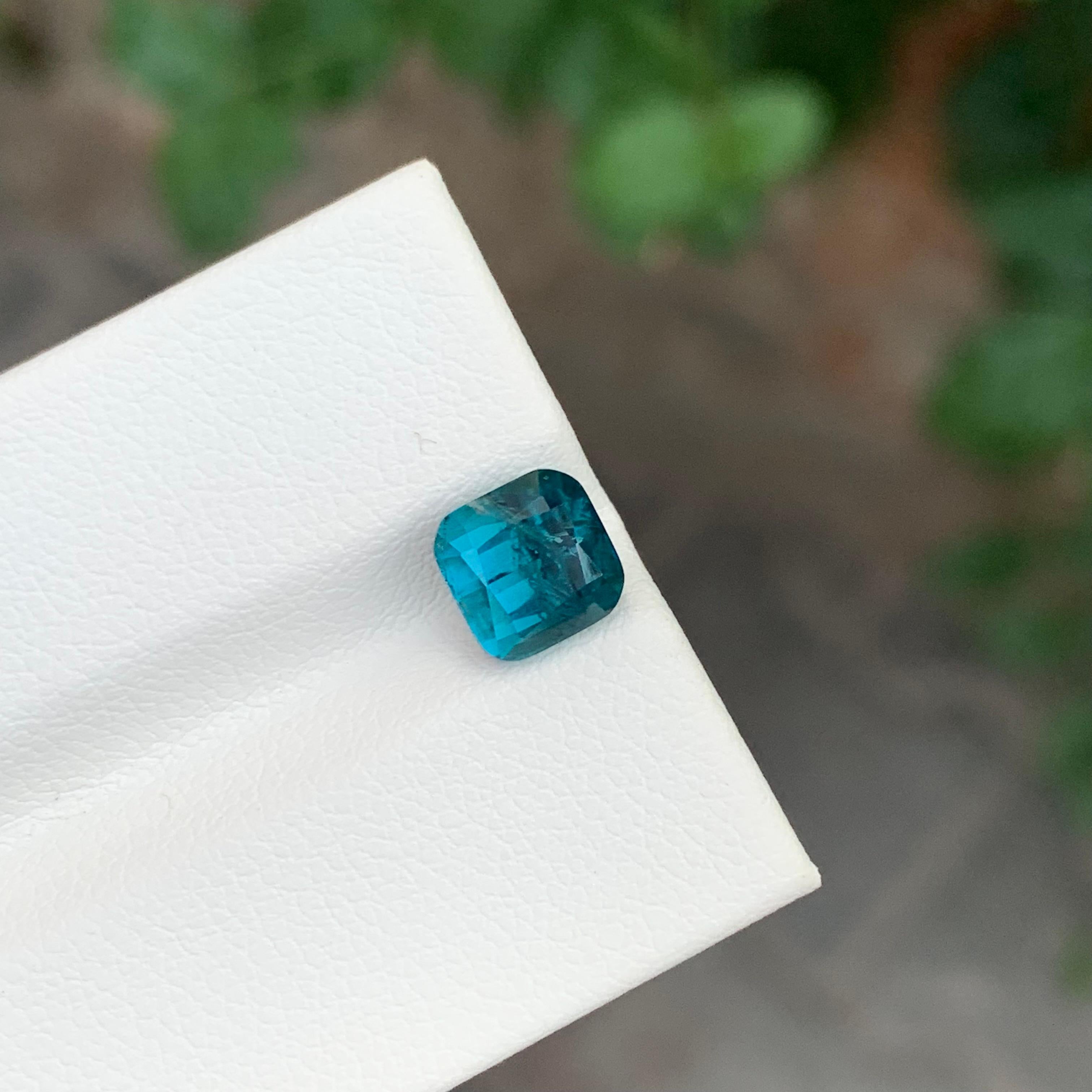 Pierre précieuse tourmaline indicolite naturelle non sertie de 2,15 carats de forme carrée en vente 2