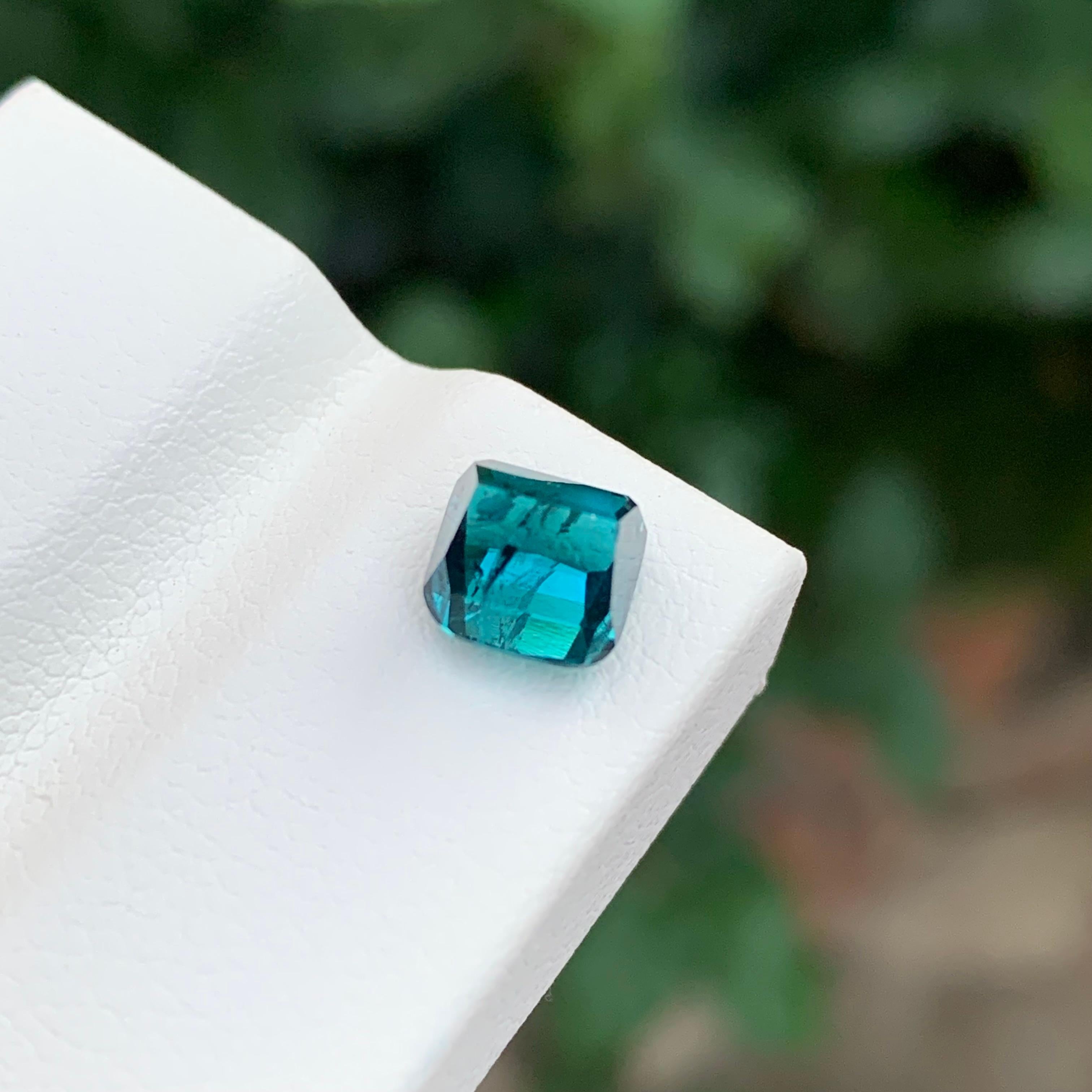 Pierre précieuse tourmaline indicolite naturelle non sertie de 2,15 carats de forme carrée en vente 3