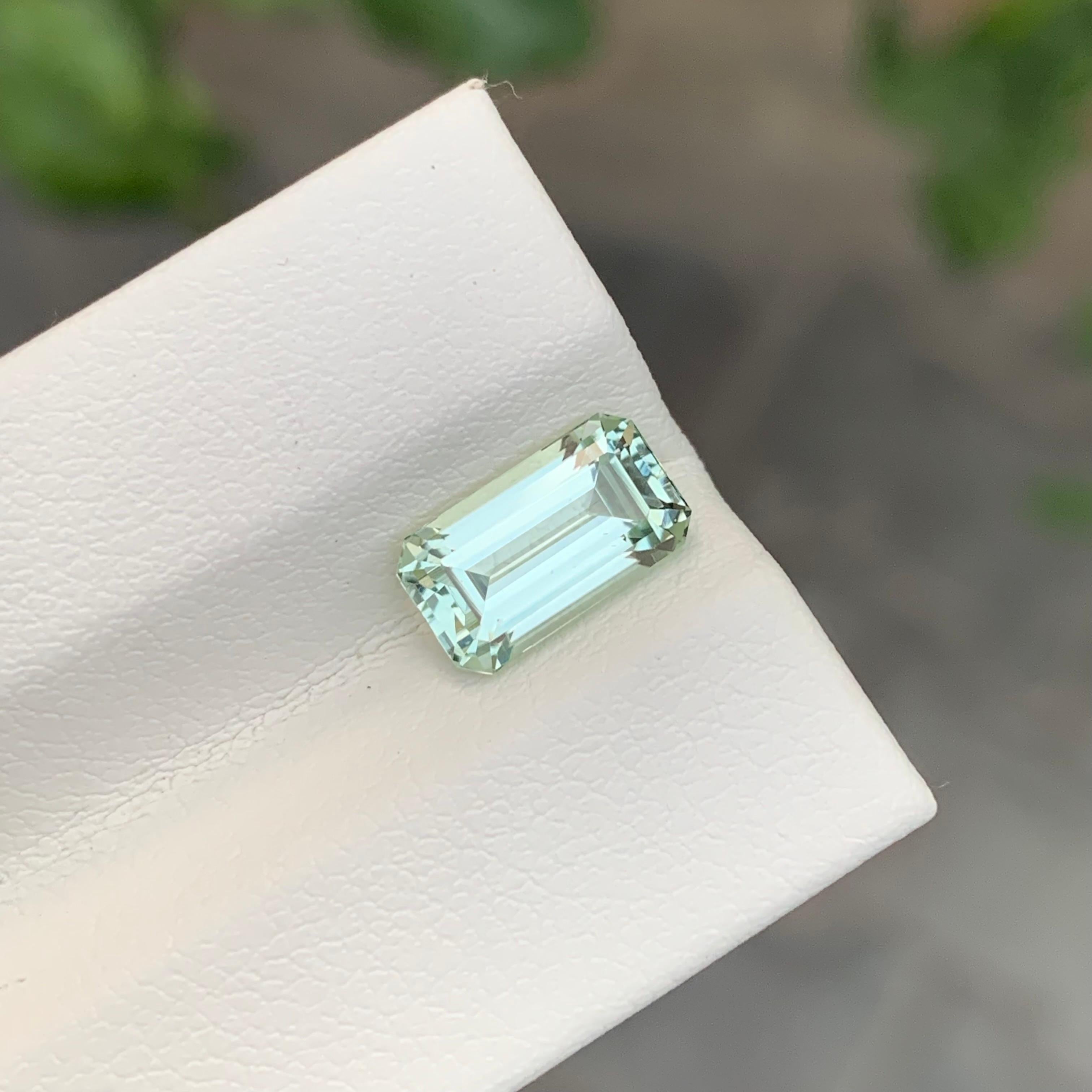 2.15 Carat Natural Loose Light Green Tourmaline Emerald Shape Gem en vente 5