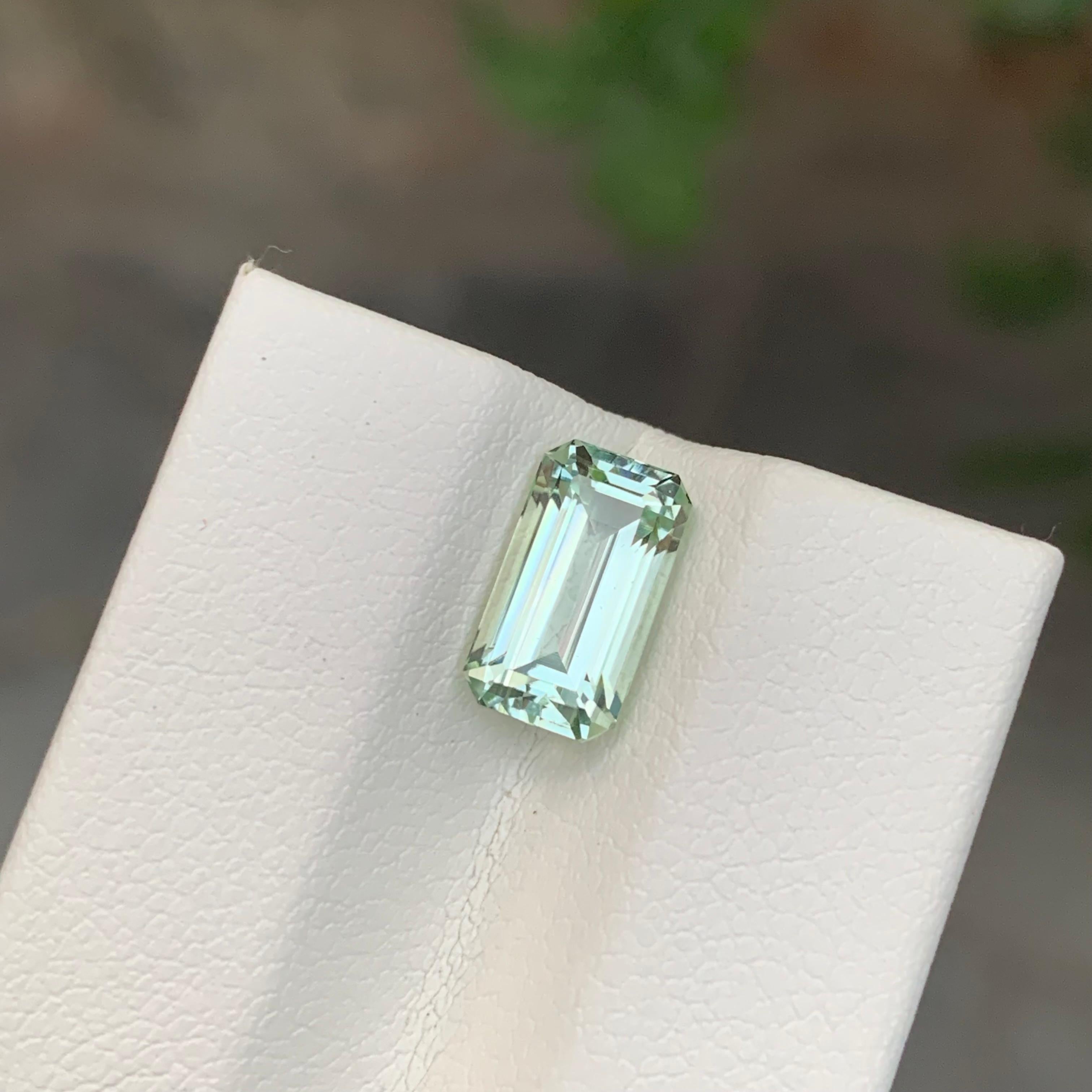 Taille émeraude 2.15 Carat Natural Loose Light Green Tourmaline Emerald Shape Gem en vente