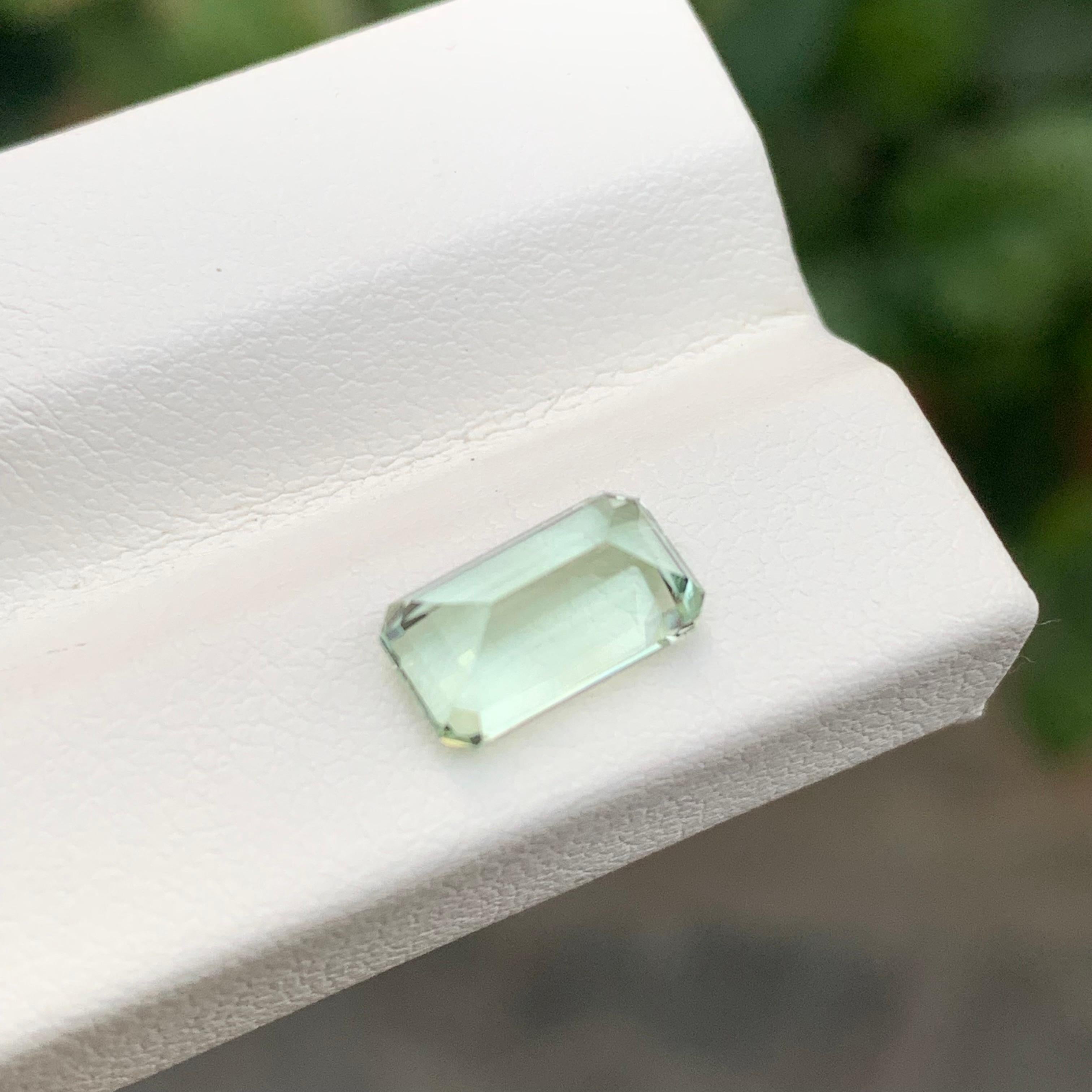 2.15 Carat Natural Loose Light Green Tourmaline Emerald Shape Gem Neuf - En vente à Peshawar, PK
