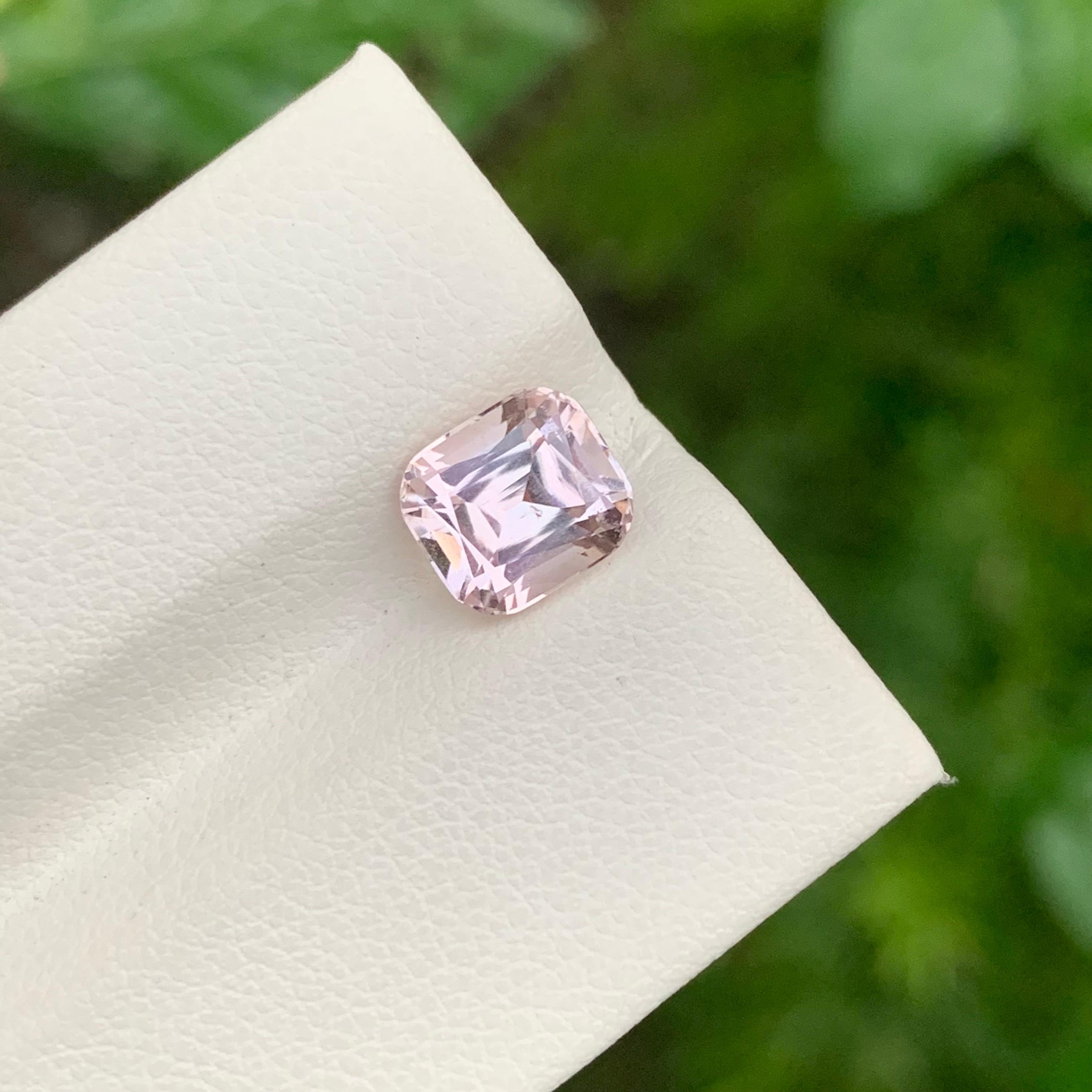 Tourmaline rose clair en vrac

Poids : 2,15 carats
Dimension : 7,6 x 6,9 x 5,5 mm 
Couleur : Rose clair 
Origine : Afghanistan
Certificat : Sur demande
Traitement : Non
Forme : Coussin


La tourmaline est une pierre précieuse captivante connue pour