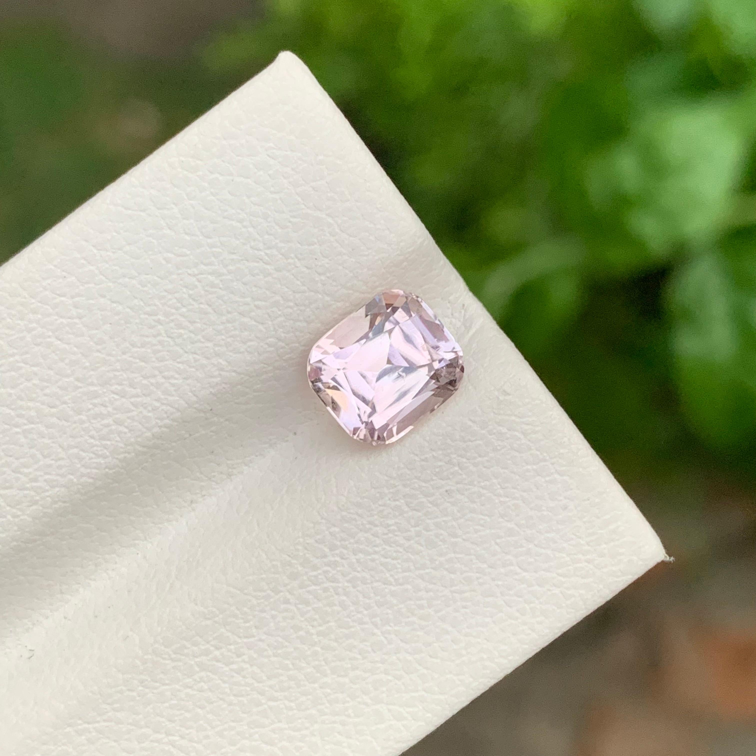 Tourmaline rose clair non sertie de 2.15 carat de forme coussin pour bague en vente 1