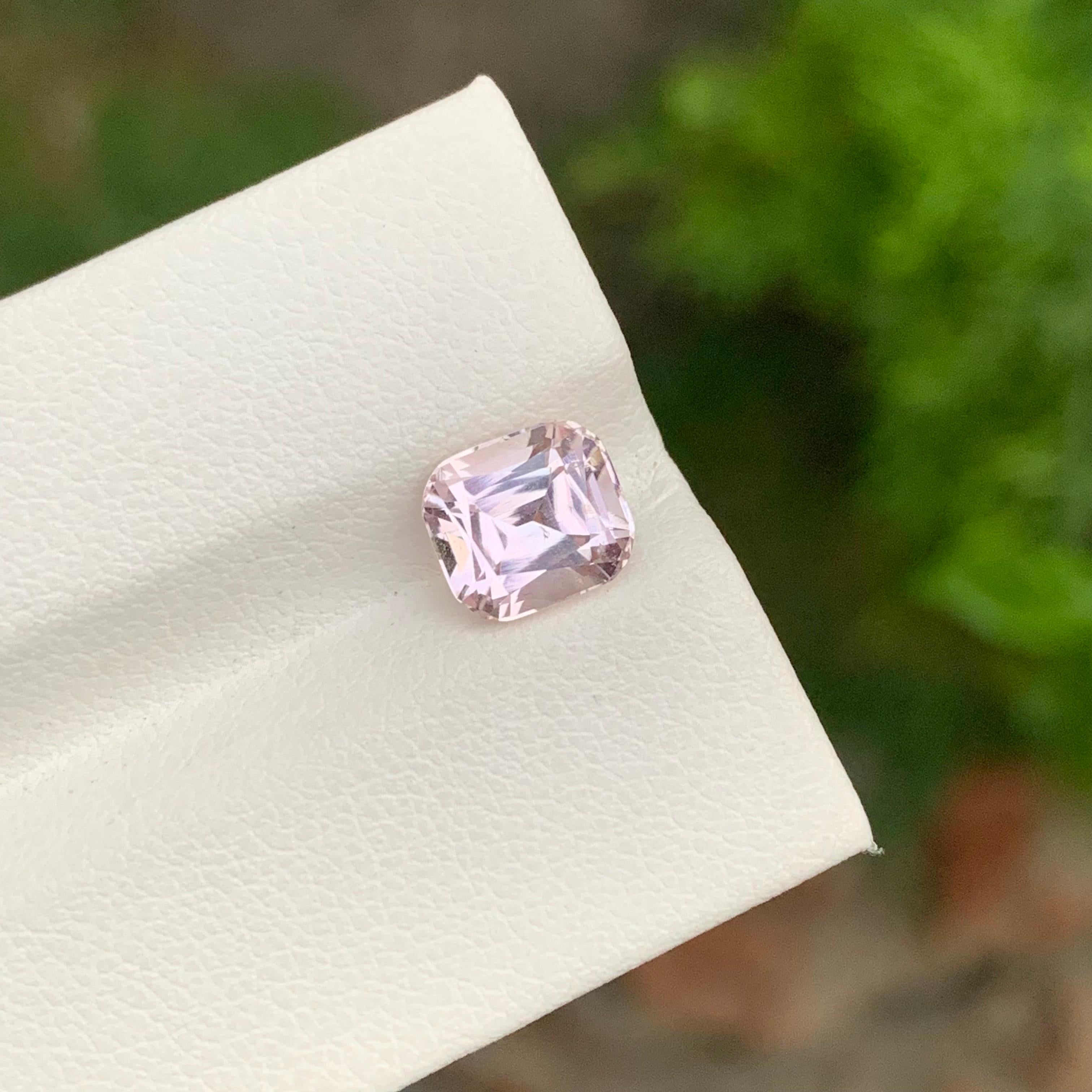 Tourmaline rose clair non sertie de 2.15 carat de forme coussin pour bague en vente 2