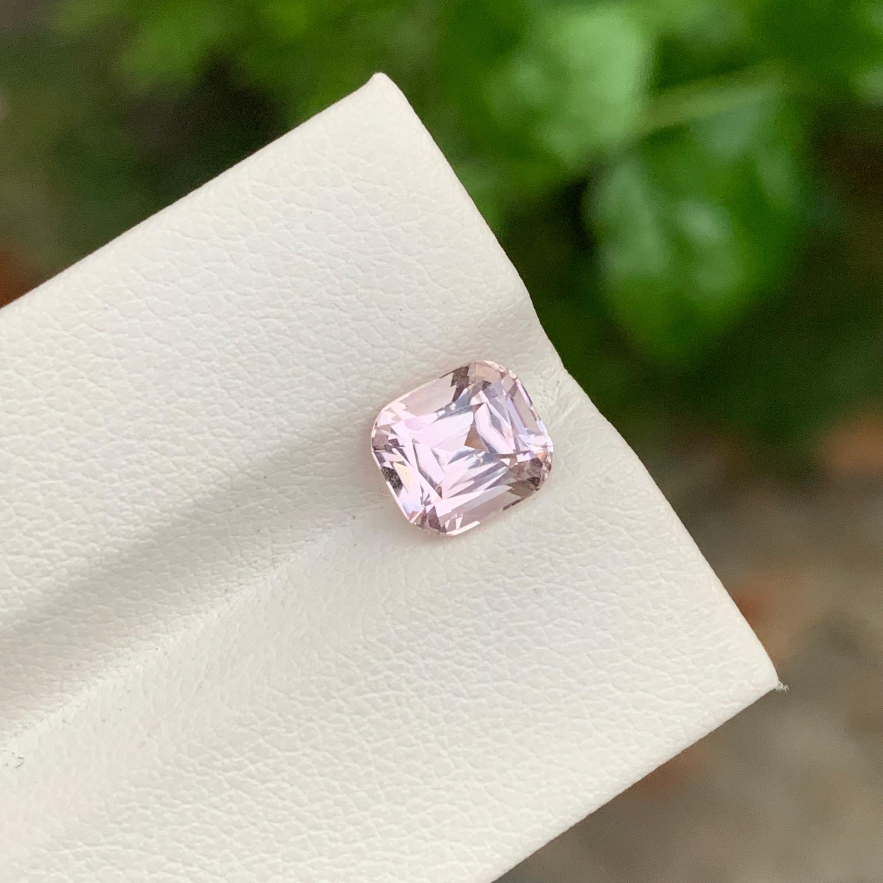 Tourmaline rose clair non sertie de 2.15 carat de forme coussin pour bague en vente 3