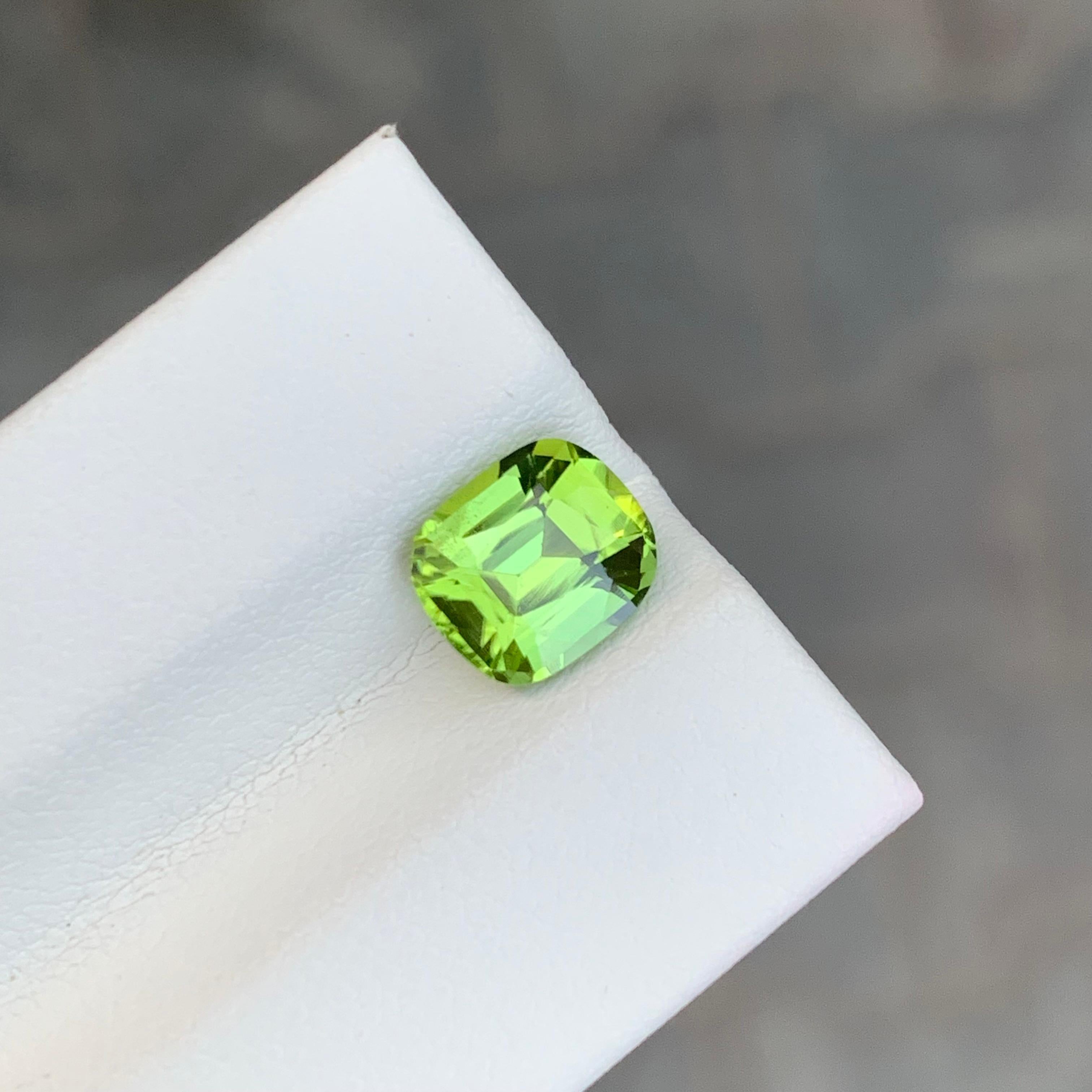 Gema suelta de peridoto natural de 2.15 quilates en forma de cojín Artes y manualidades en venta