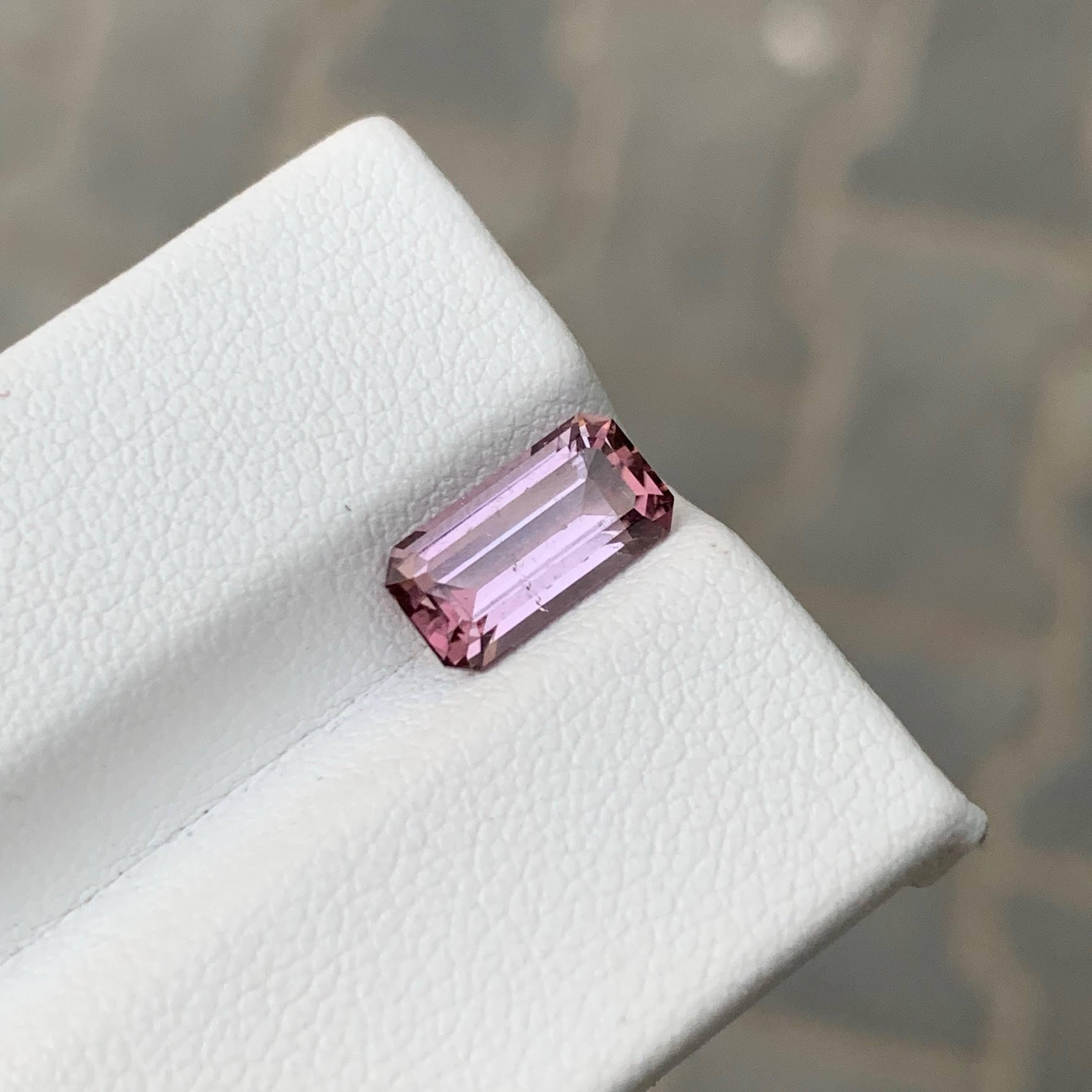 2.15 Carat Natural Loose Pinkish Tourmaline Stone Emerald Cut Afghan Gemstone (pierre précieuse afghane) en vente 4