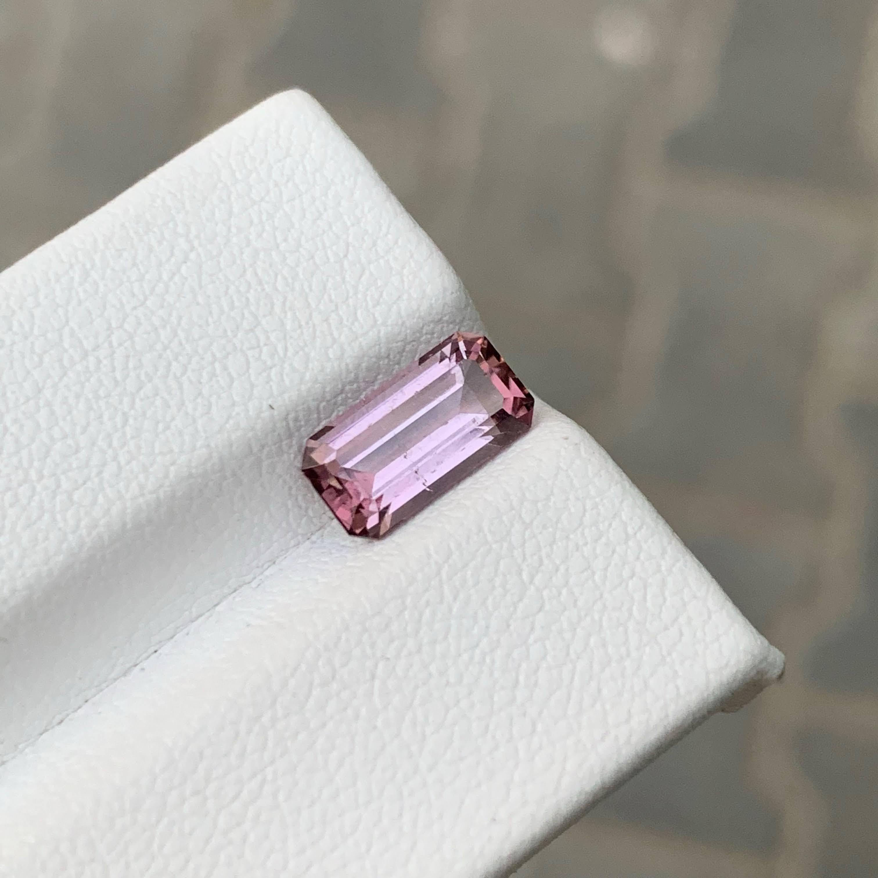 Taille émeraude 2.15 Carat Natural Loose Pinkish Tourmaline Stone Emerald Cut Afghan Gemstone (pierre précieuse afghane) en vente
