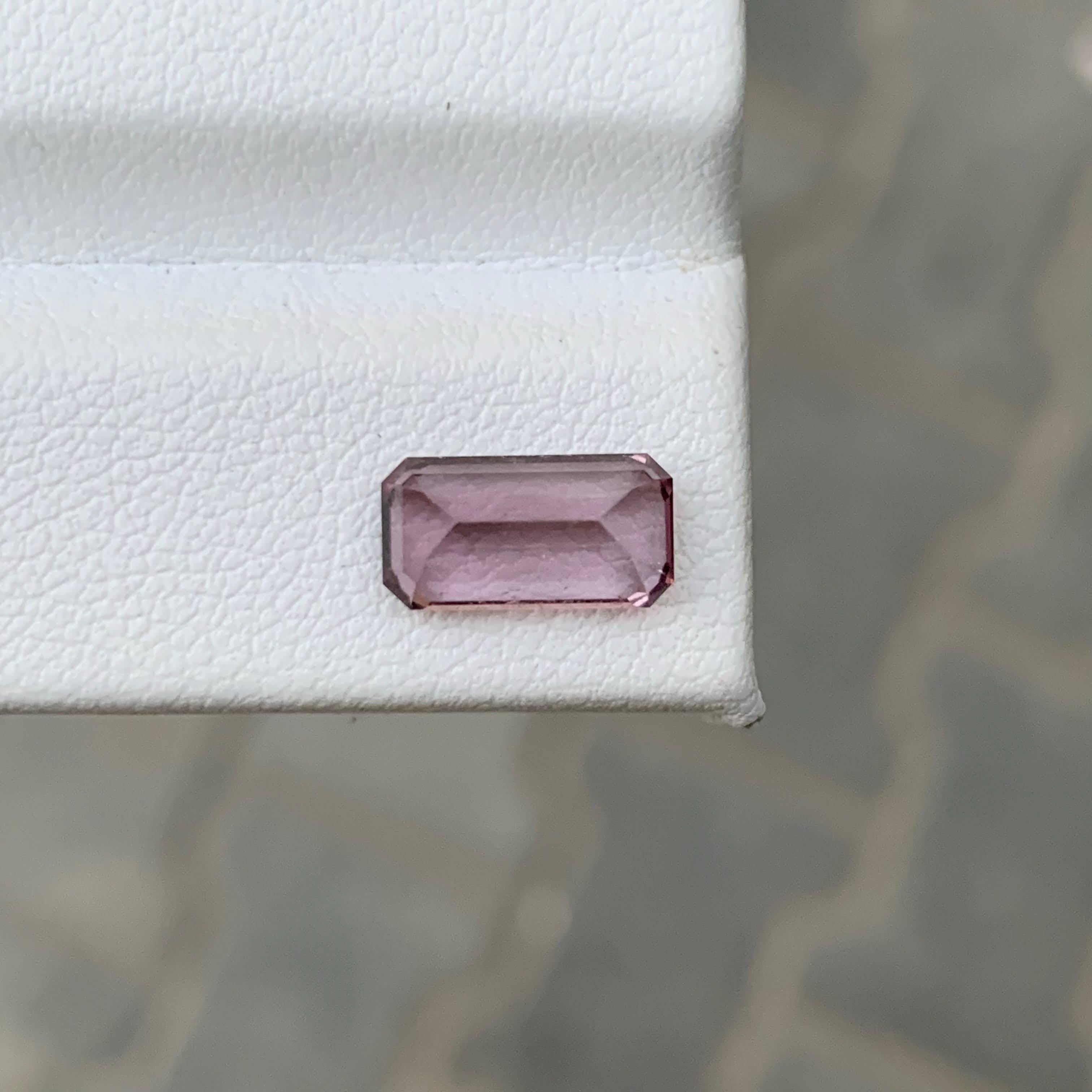 2.15 Carat Natural Loose Pinkish Tourmaline Stone Emerald Cut Afghan Gemstone (pierre précieuse afghane) en vente 1