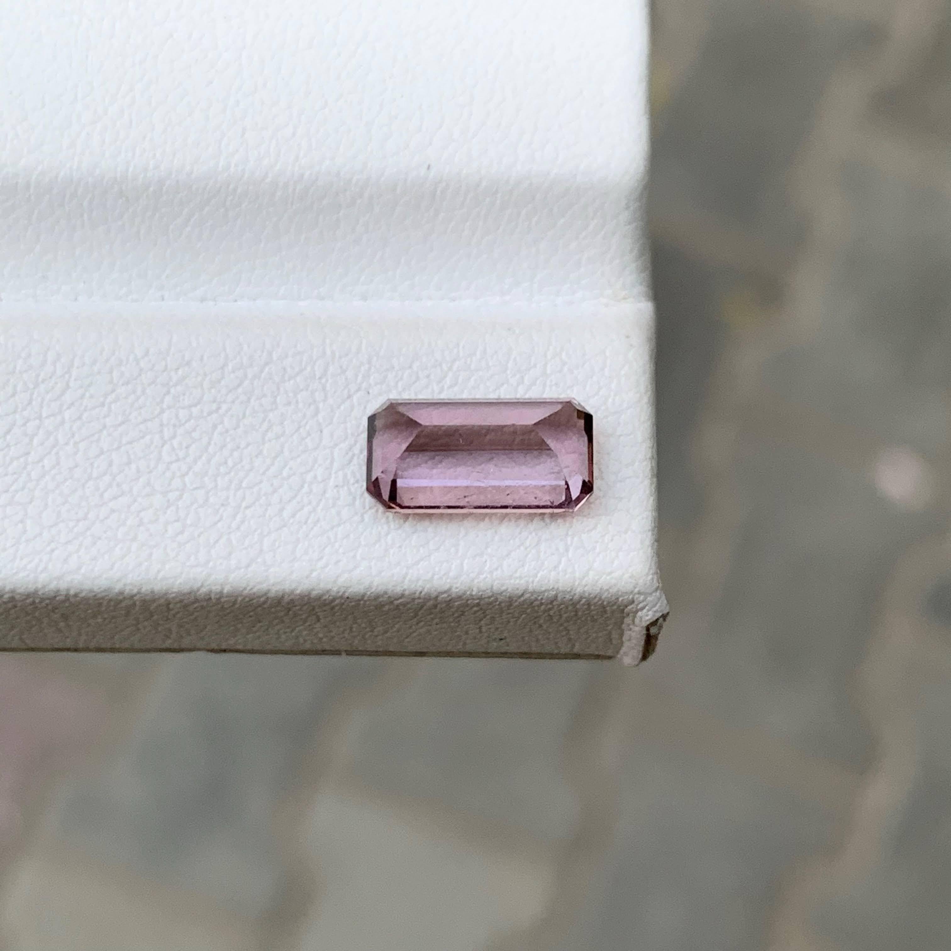 2.15 Carat Natural Loose Pinkish Tourmaline Stone Emerald Cut Afghan Gemstone (pierre précieuse afghane) en vente 2
