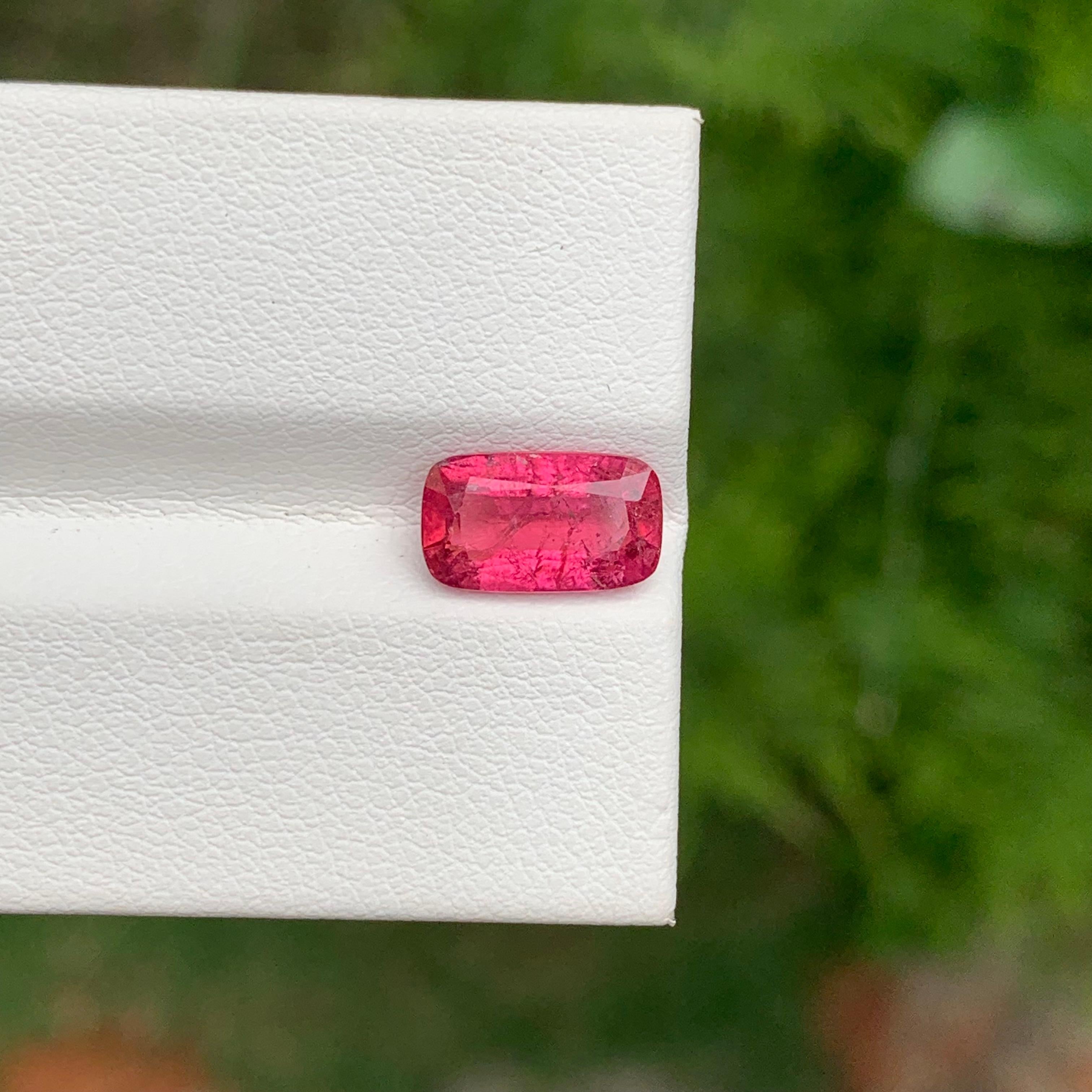 2.15 Carat Natural Loose Rubellite Tourmaline Long Cushion Shape Gem For Ring In New Condition For Sale In Peshawar, PK