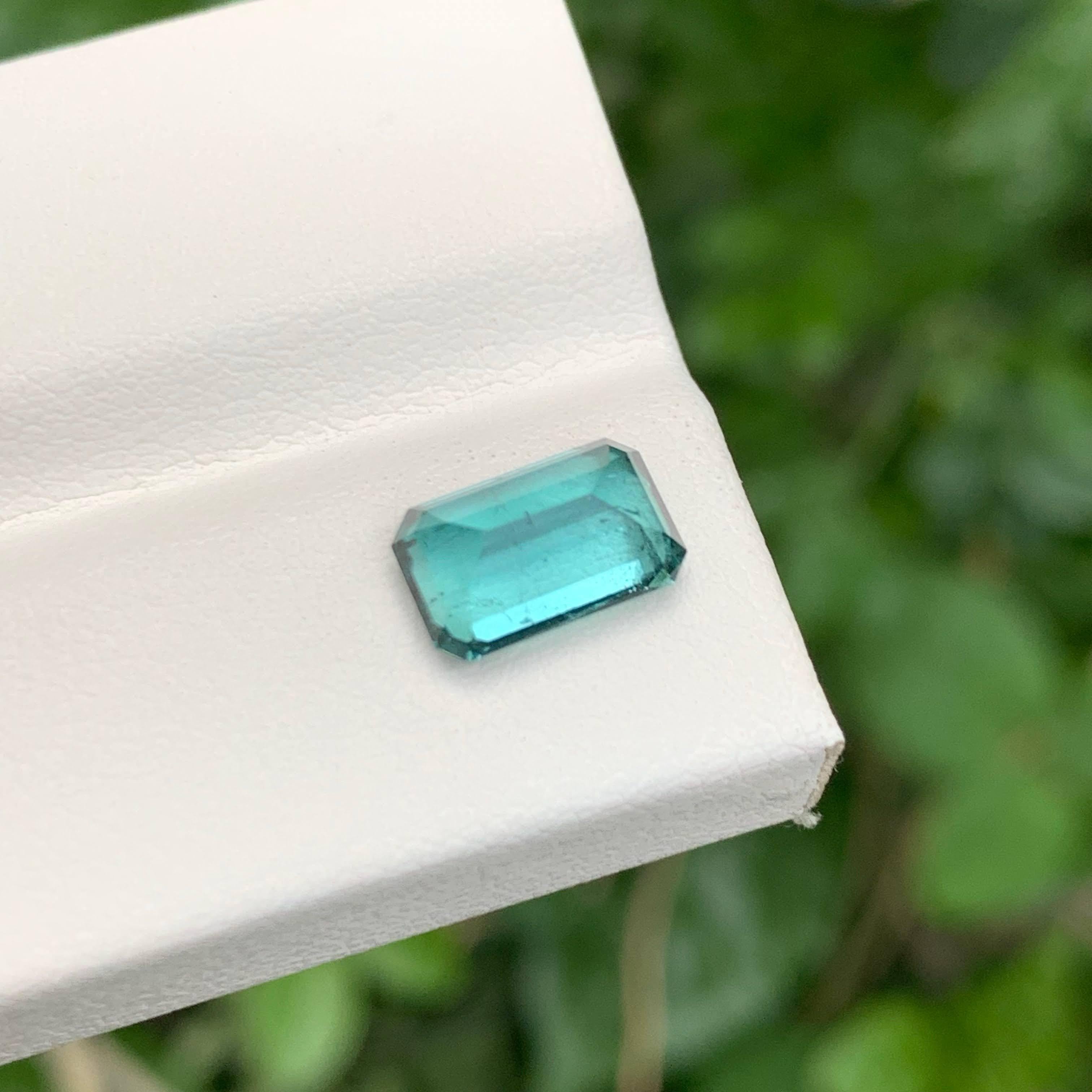 Moderno 2,15 carati di tormalina blu mare sfusa Nature taglio smeraldo Gemma afgana in vendita