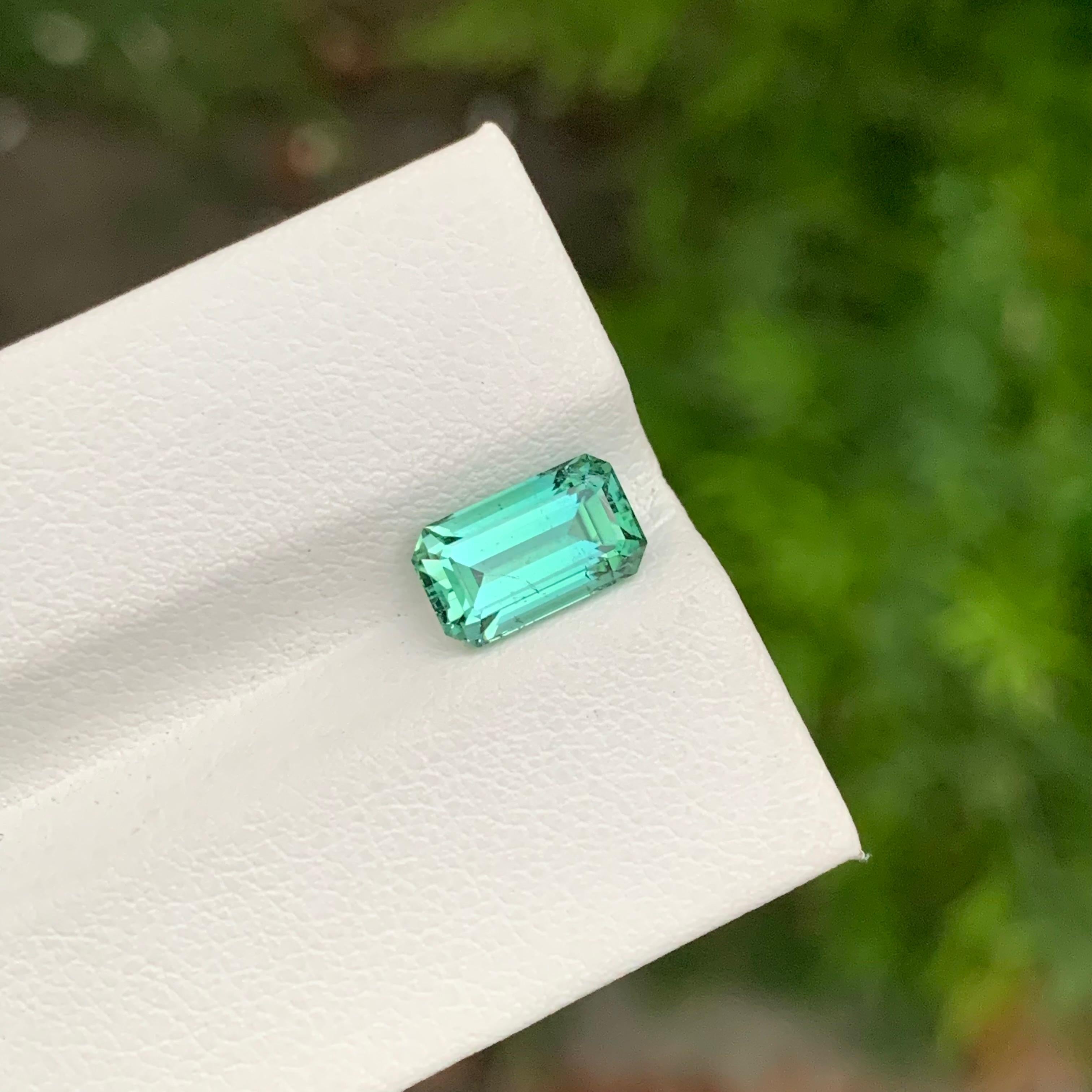 2.15 Carat Natural Mint Green Loose Tourmaline Emerald Shape Gem For Jewellery For Sale 4