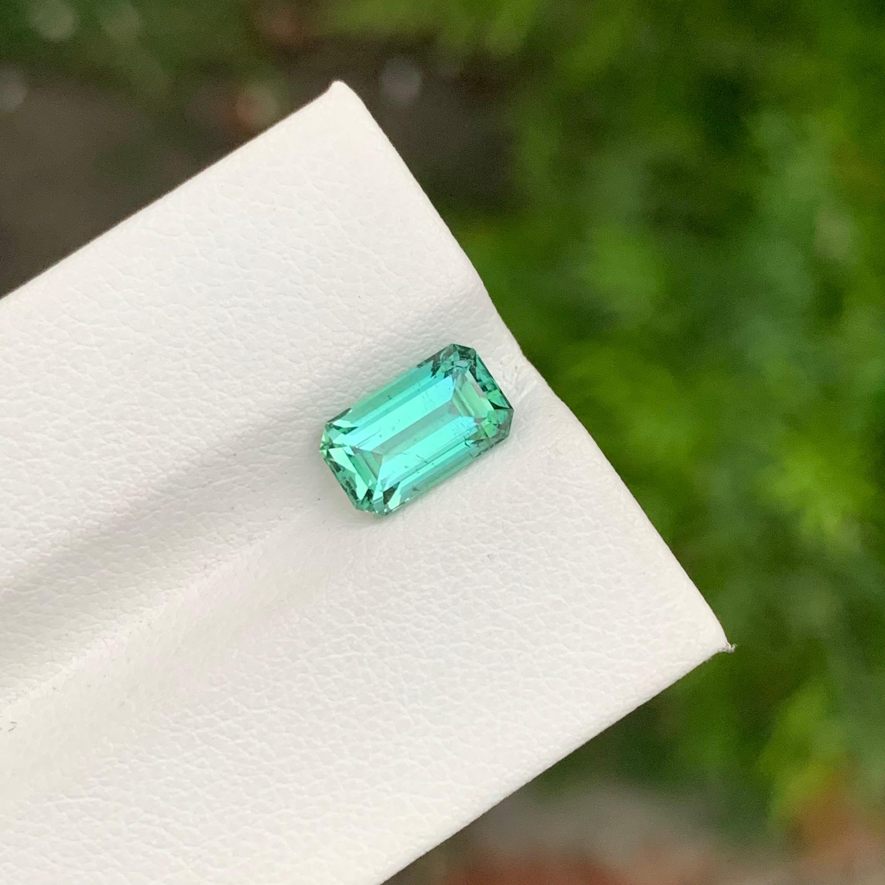 2.15 Carat Natural Mint Green Loose Tourmaline Emerald Shape Gem For Jewellery For Sale 3