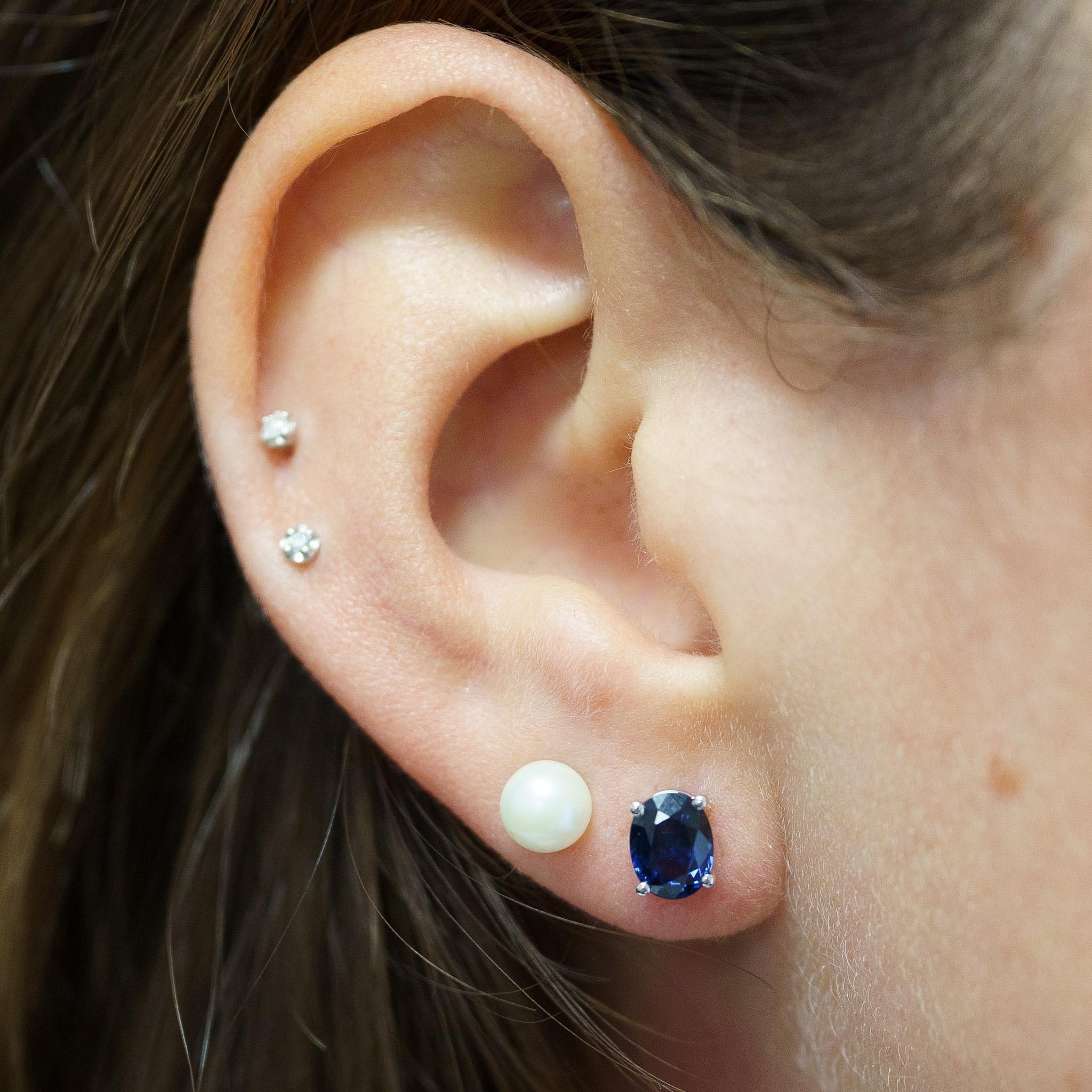 Clous d'oreilles hypoallergéniques en or 14 carats avec saphir naturel de taille ovale de 2,15 carats Neuf - En vente à Miami, FL