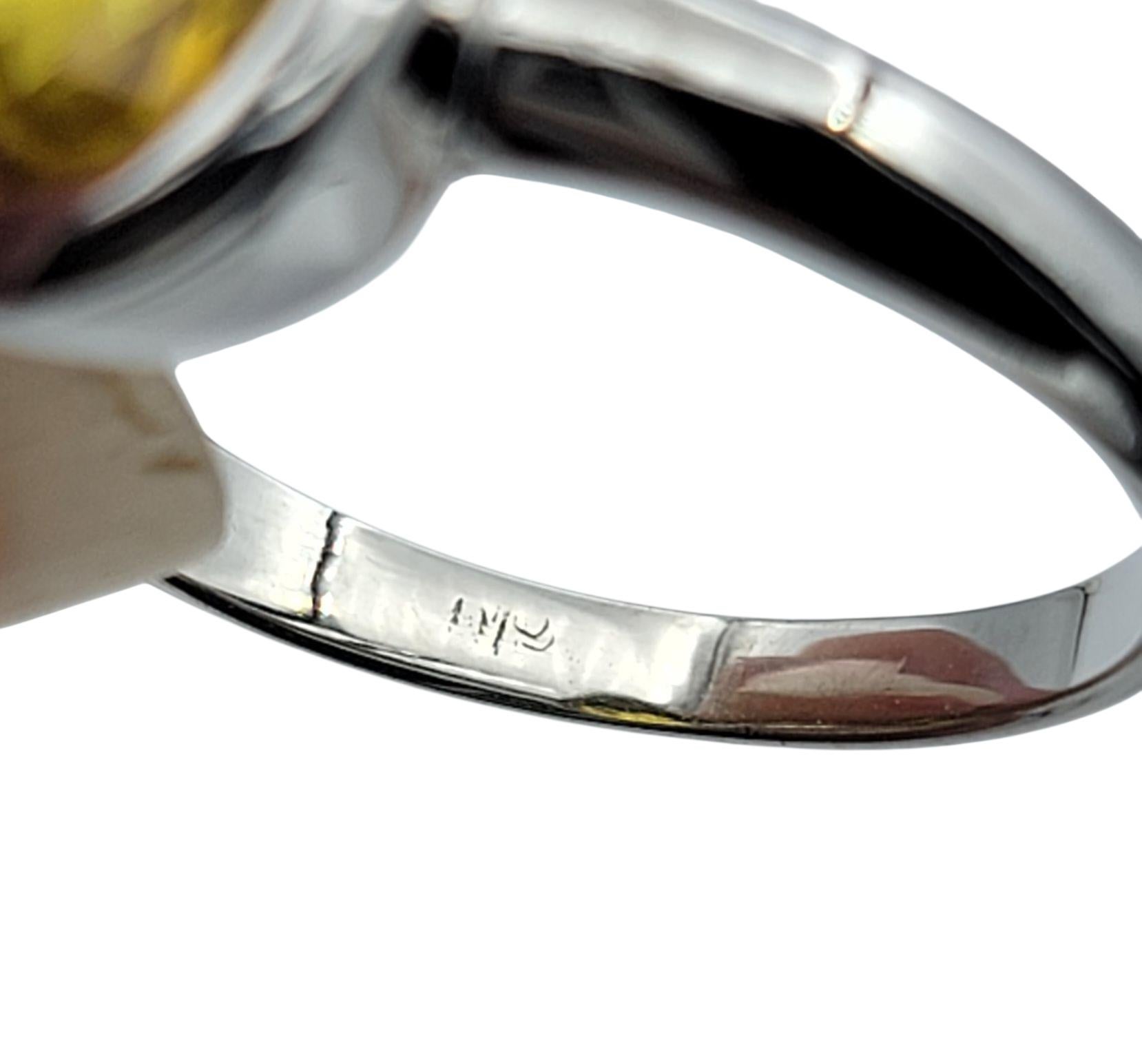 Bague solitaire en or blanc 18 carats avec saphir jaune ovale de 2,15 carats en vente 1