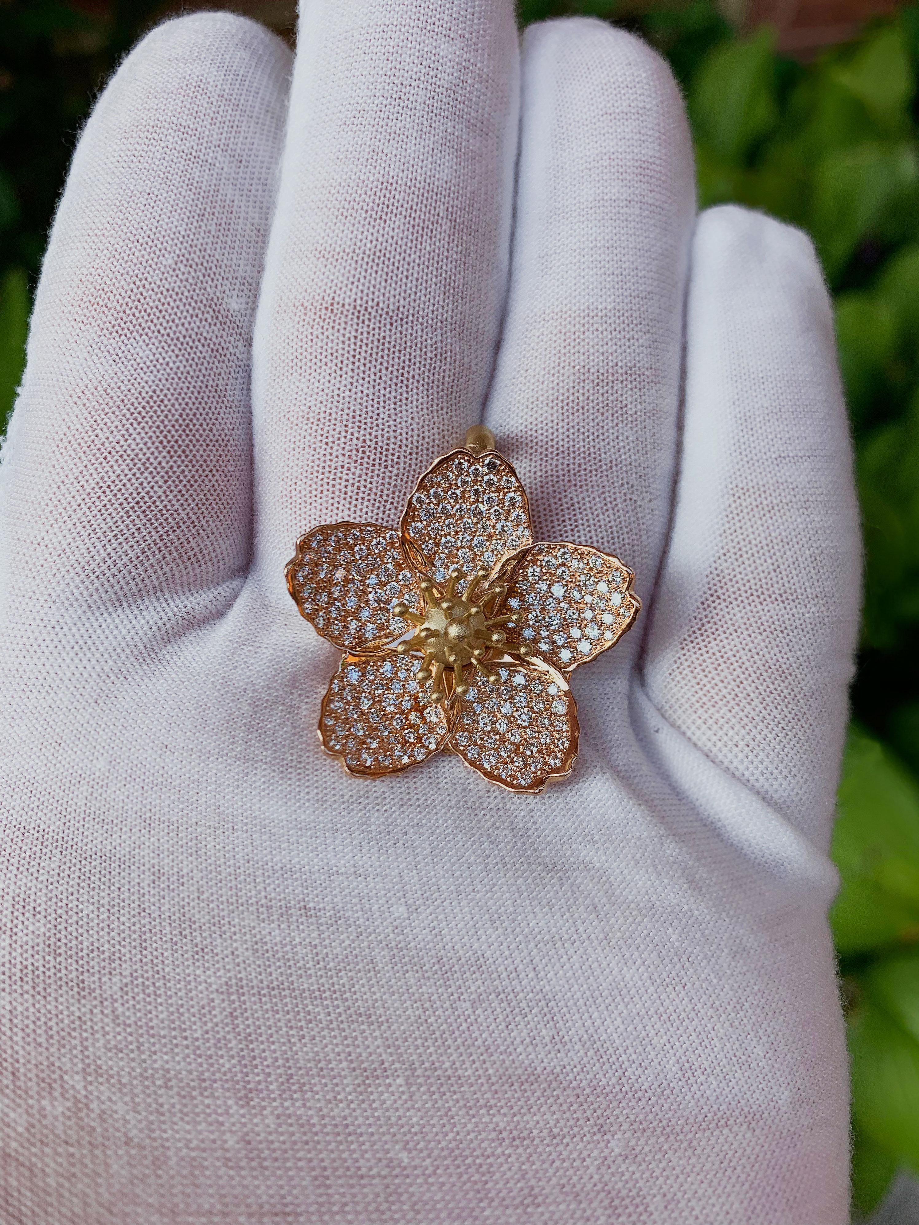 Women's or Men's Custom Cherry Blossom Pendant with 2.20ct Pavé Set Diamonds 20kt Gold For Sale