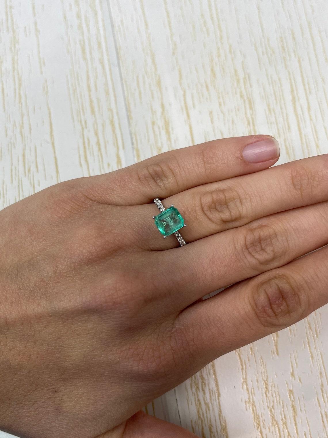 2.15 Carat Portrait Cut Chunky Muzo Green Colombian Emerald Gem - May Birthstone For Sale 2