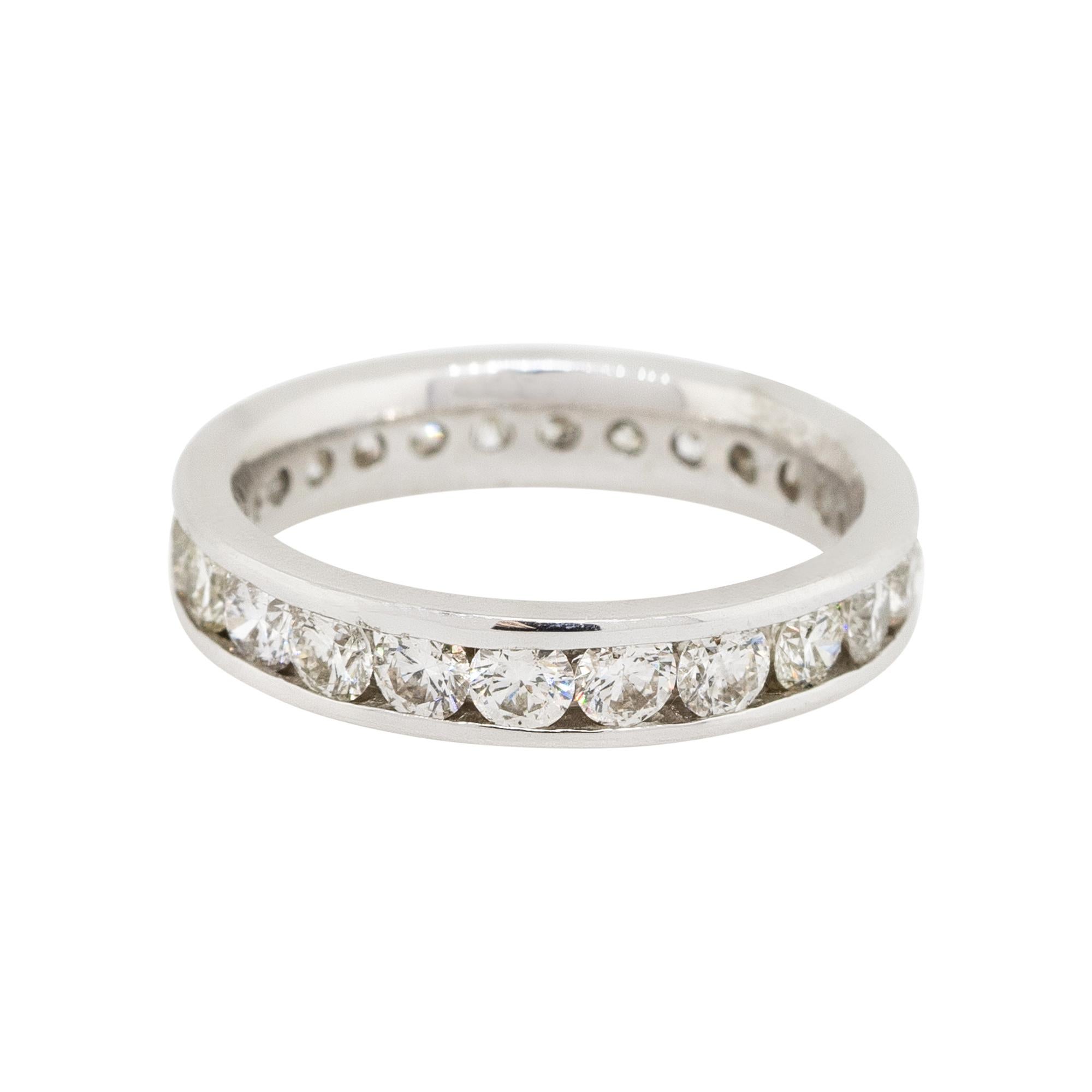 Taglio rotondo 2.15 Carat Round Channel Set Diamond Ring 14 Karat in Stock in vendita