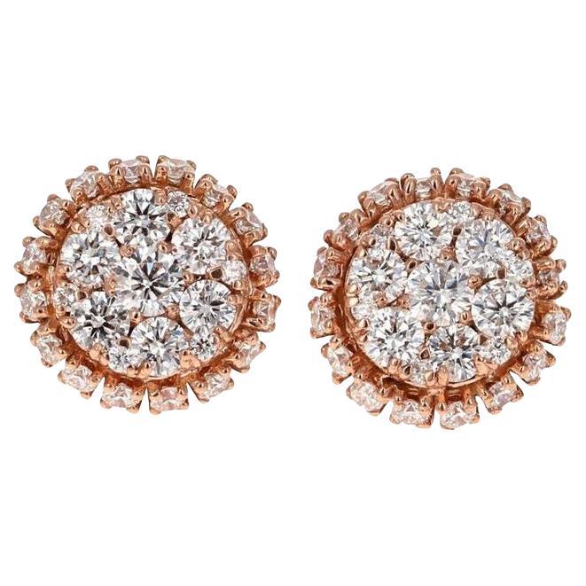 Diese Ohrringe sind ein echter Hingucker! Es gibt natürliche Diamanten mit rundem Brillantschliff, die 2,15 Karat wiegen. 

Hergestellt aus 14K Rose Gold mit einem Gewicht von ca. 4,0 Gramm.  

Sie sind etwa 0,5 Zoll breit und verfügen über einen