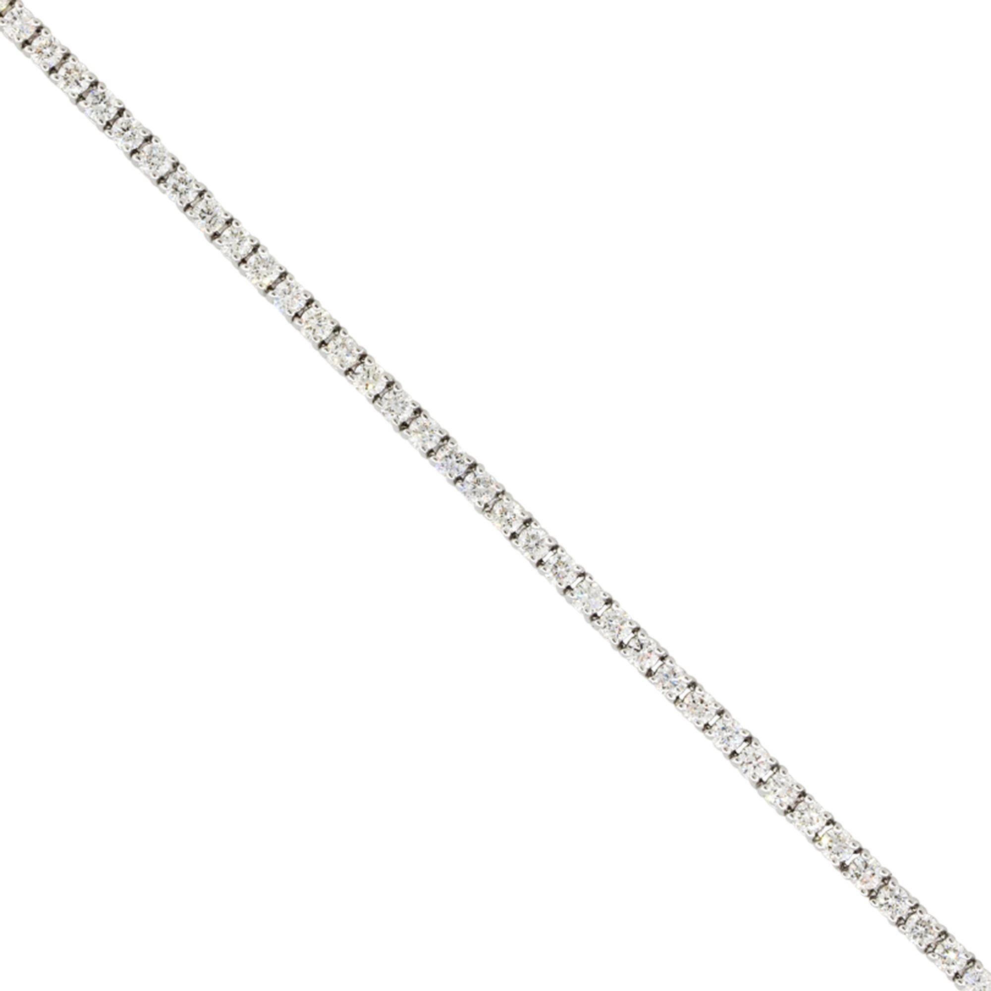 Material: 18k White Gold
Diamond Details: Approx. 2.15ctw of round brilliant Diamonds. Diamonds are G/H in color and VS in clarity
Clasps: Tongue in box clasp
Total Weight: 7.2g (4.7dwt)
Length: 7