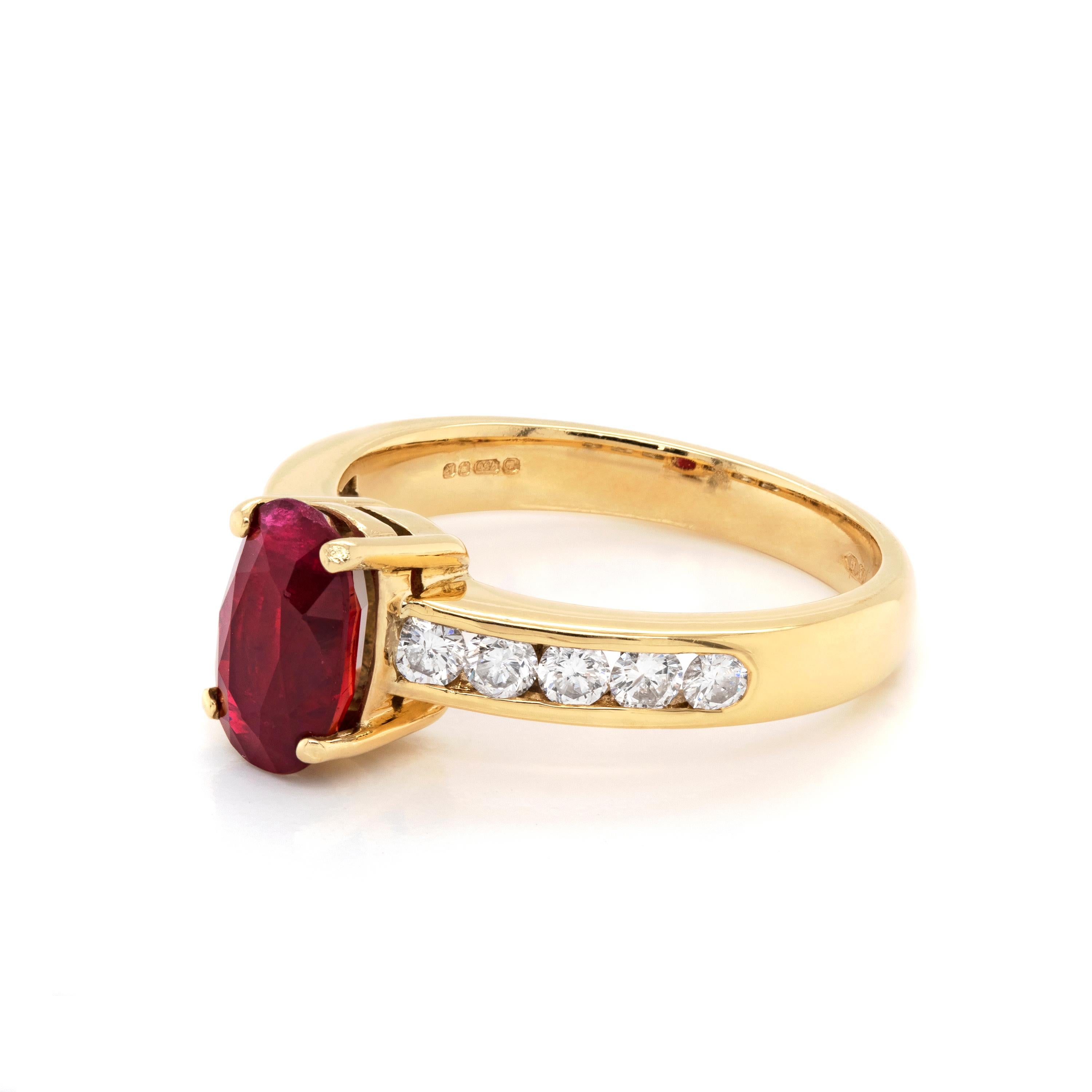Modern 2.15 Carat Ruby and Diamond 18 Carat Yellow Gold Engagement Ring For Sale