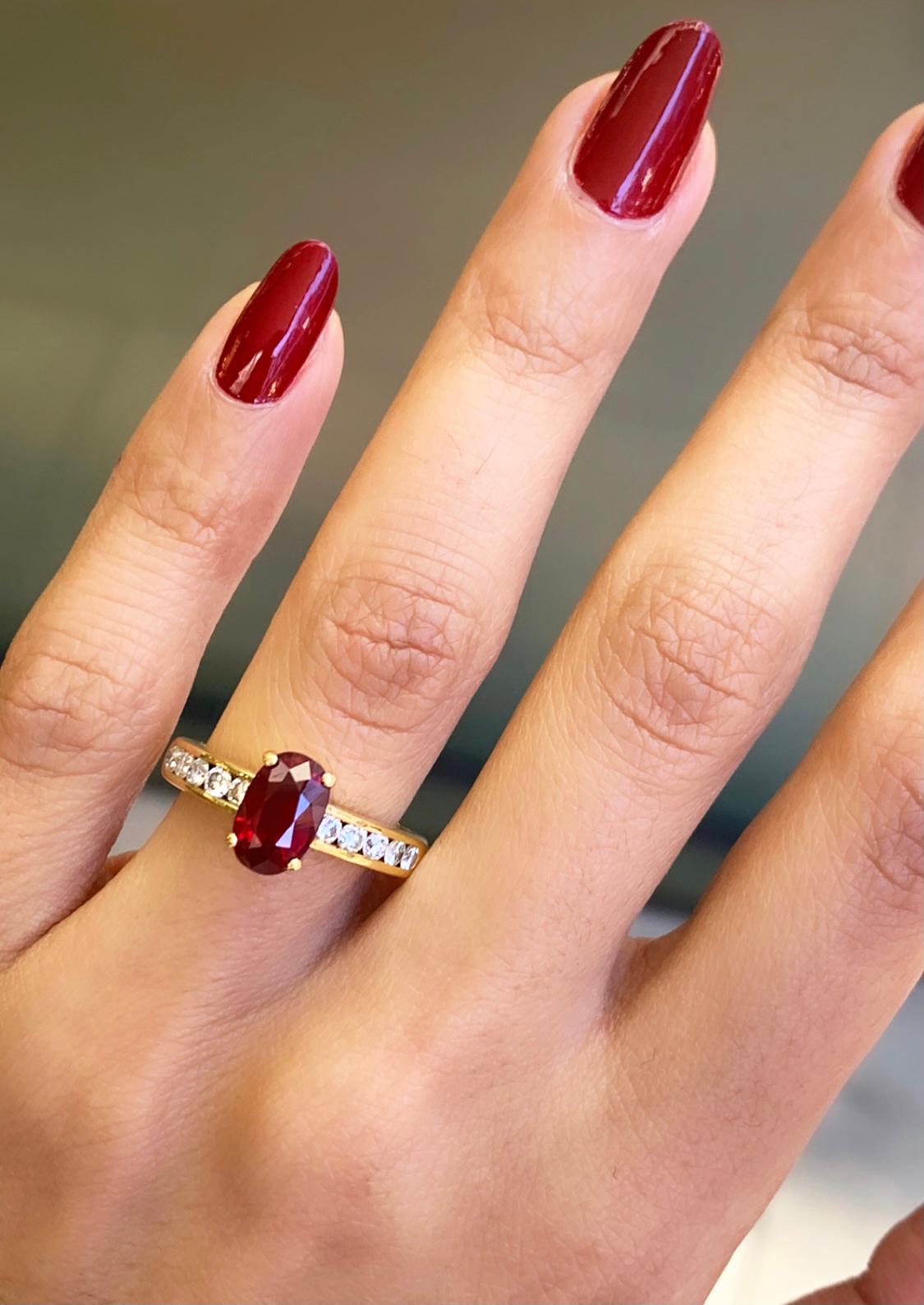 2.15 Carat Ruby and Diamond 18 Carat Yellow Gold Engagement Ring In Excellent Condition For Sale In London, GB