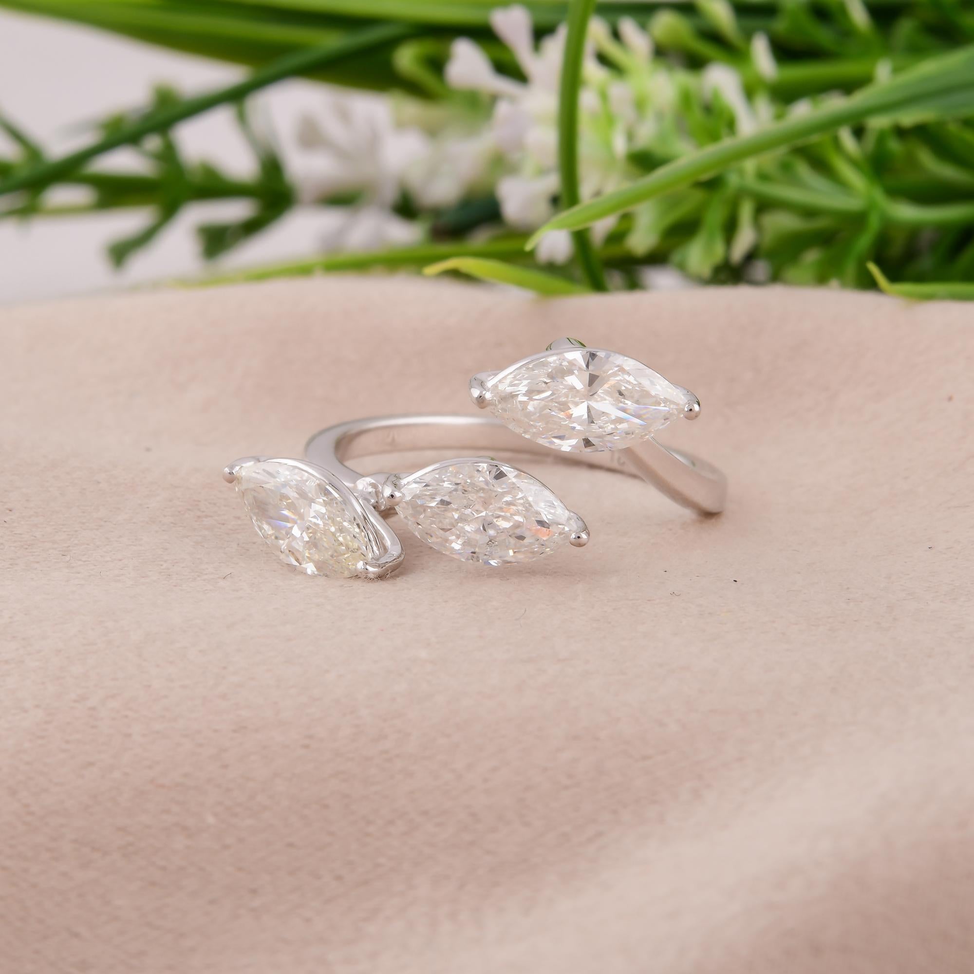 2,15 Karat SI/H Manschettenarmbandring aus 18 Karat Weißgold mit drei Diamanten im Marquise- Brillantschliff (Moderne) im Angebot