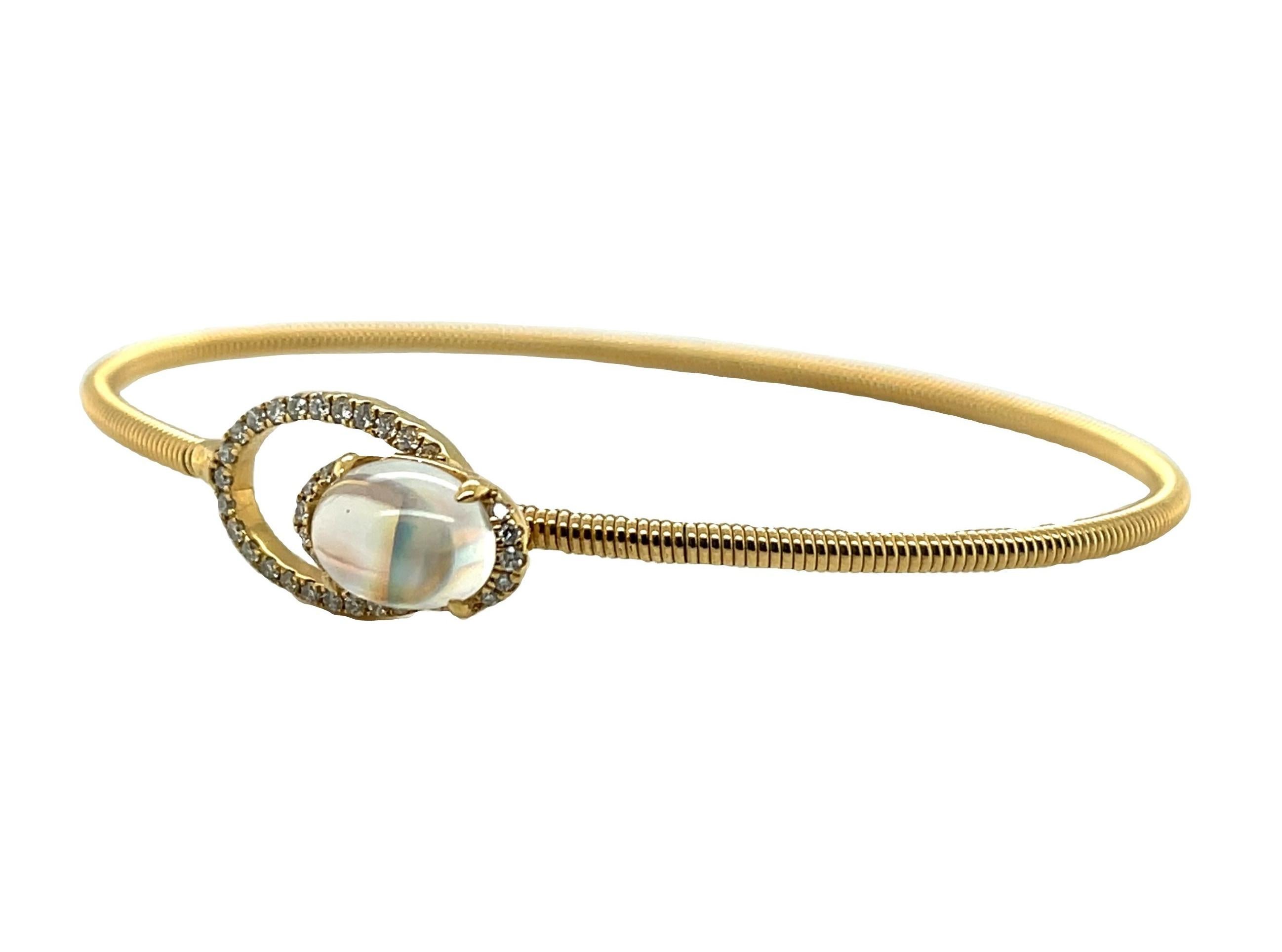 2 Carat Moonstone Cabochon and Diamond Bangle Bracelet in Yellow Gold In New Condition In Los Angeles, CA