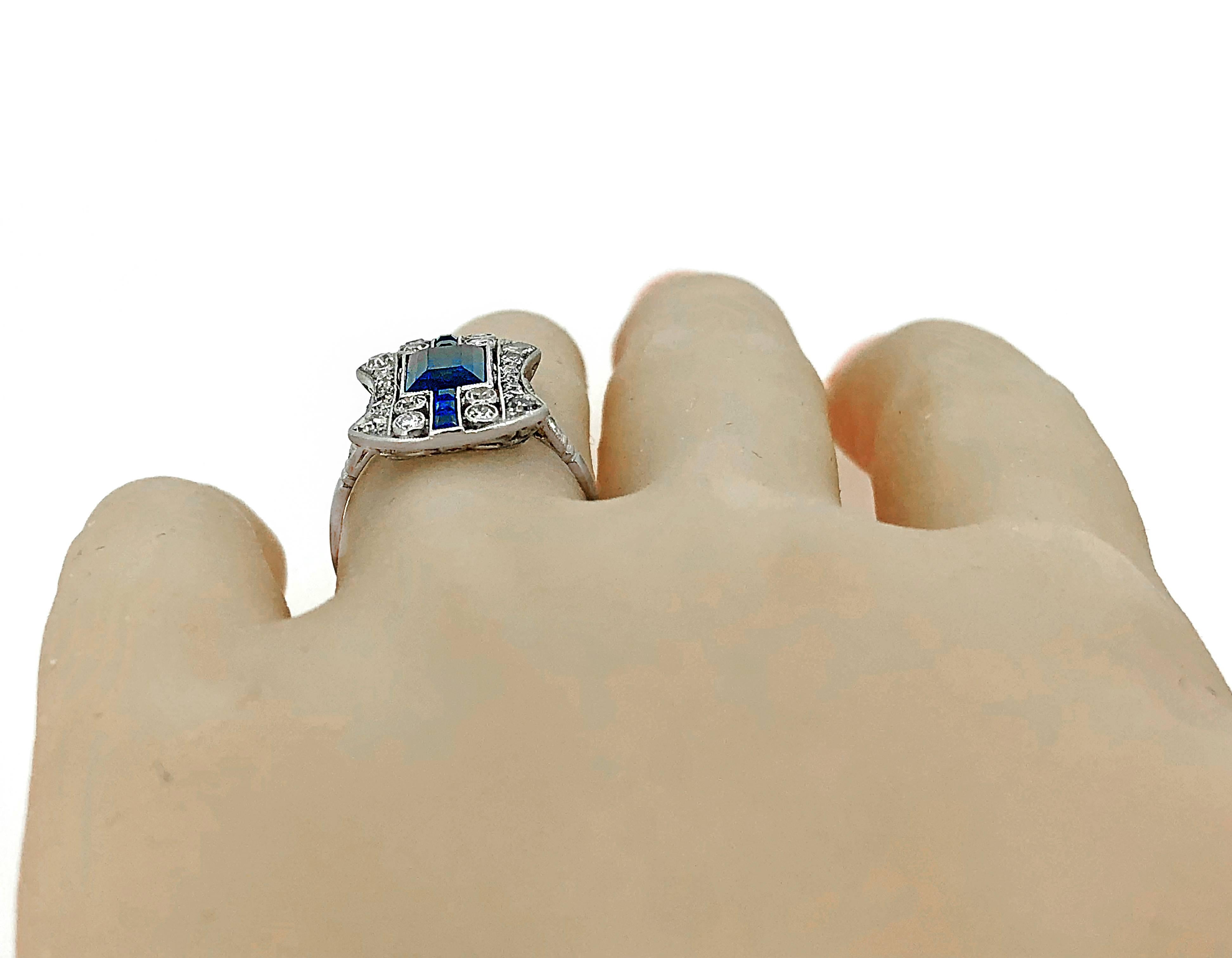 2.15 Carat Total Weight Sapphire Diamond Antique Fashion Ring Platinum In Excellent Condition In Tampa, FL